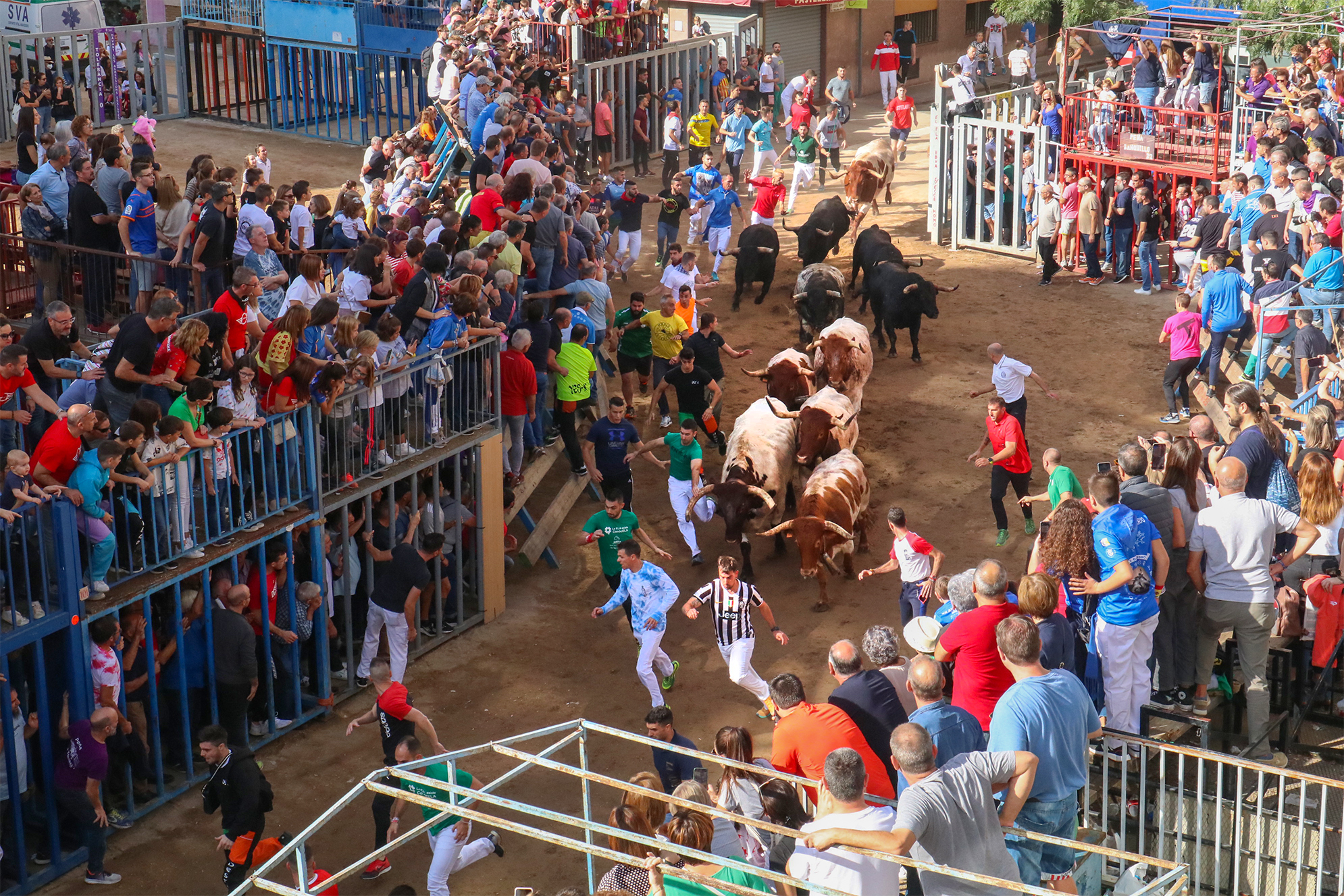Ballester acorda amb À Punt la retransmissió en directe dels tancaments de Fira d’Onda per a multiplicar la seua repercussió