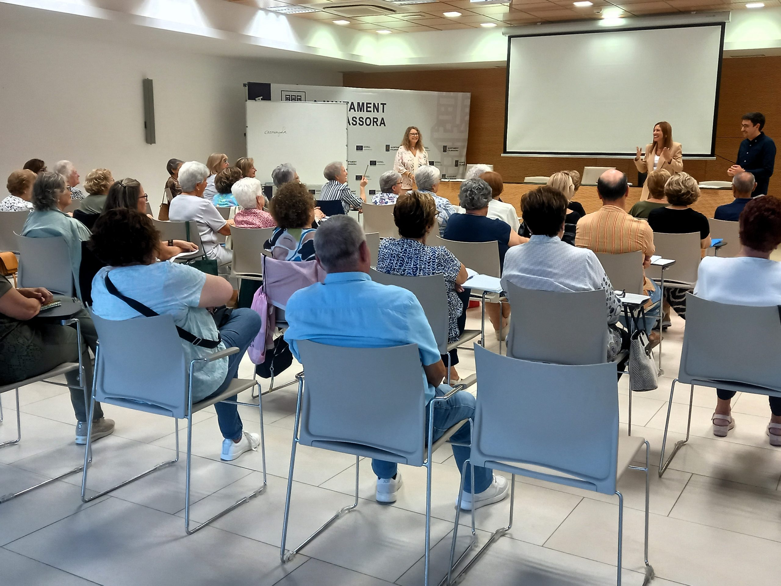 Almassora obri la inscripció per a la UNED Sènior destinada a majors de 55 anys