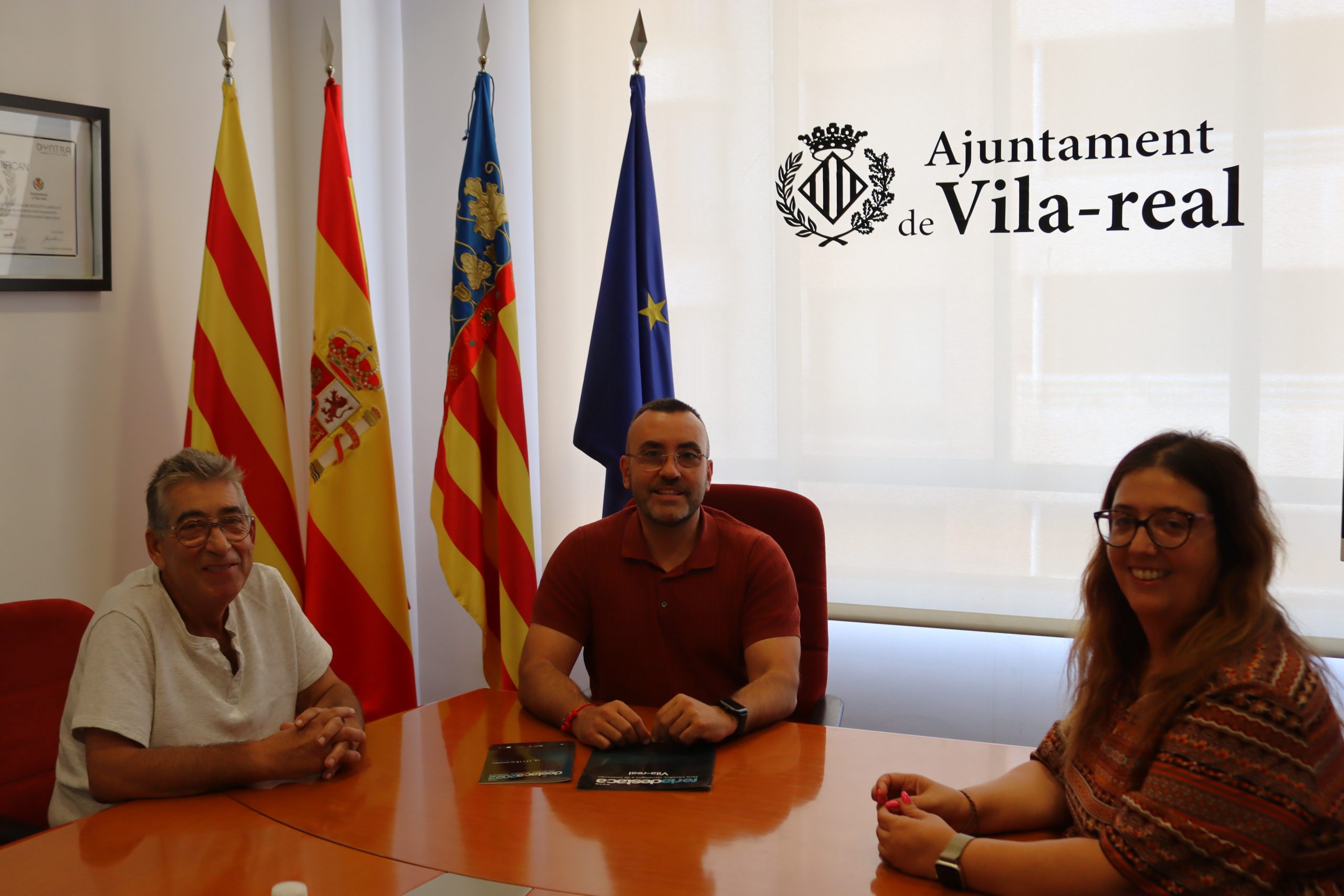 Vila-real promociona la Càtedra d’Innovació Ceràmica i la Fira Destaca en Colòmbia de la mà del catedràtic Juan Carda
