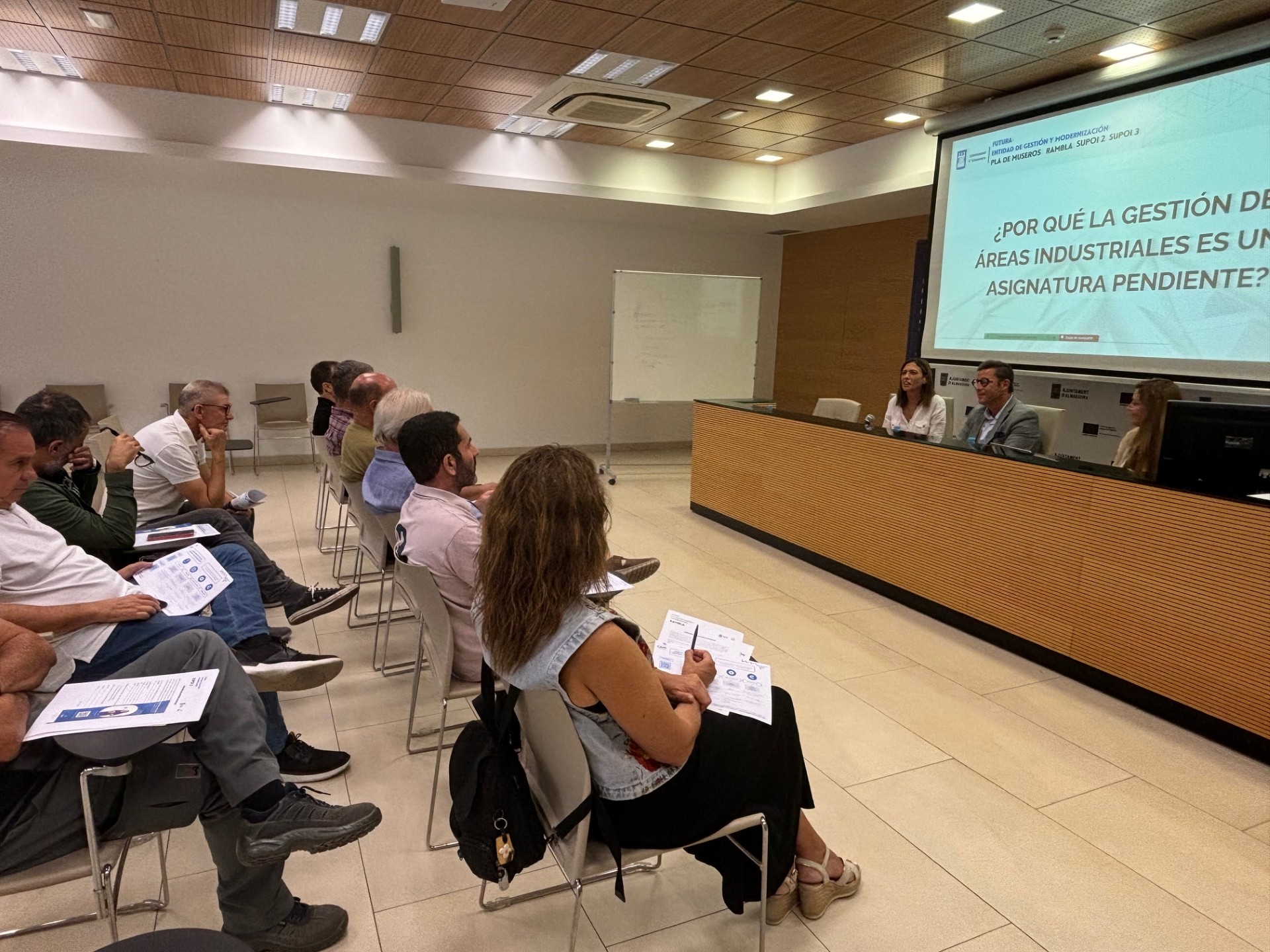 Almassora reuneix les empreses per a avançar en la creació de noves Entitats de Gestió i Modernització (EGM)