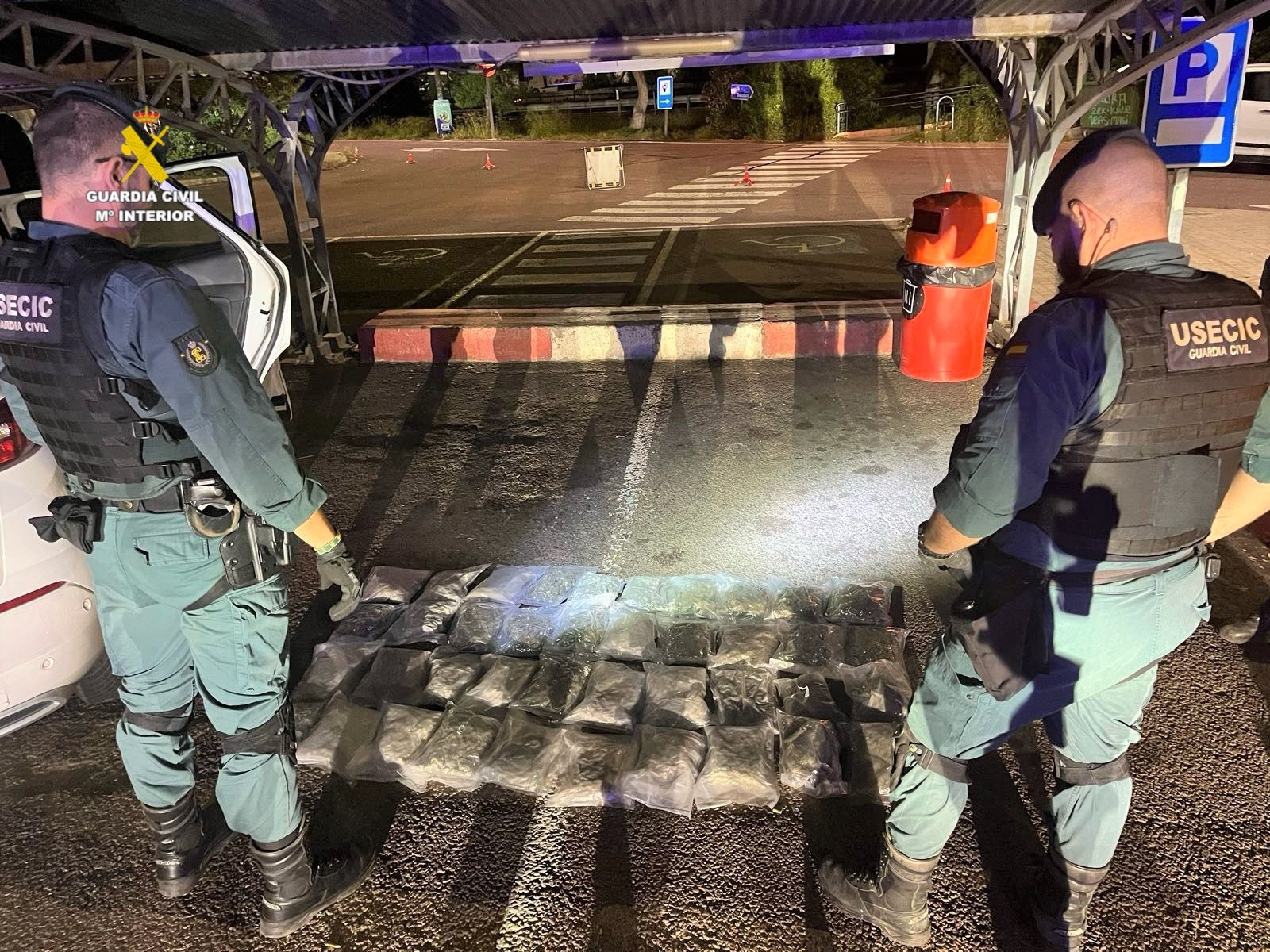 La Guàrdia Civil ha detingut a una persona en l’àrea de servici “La Plana” de l’AP-7 per tràfic de drogues