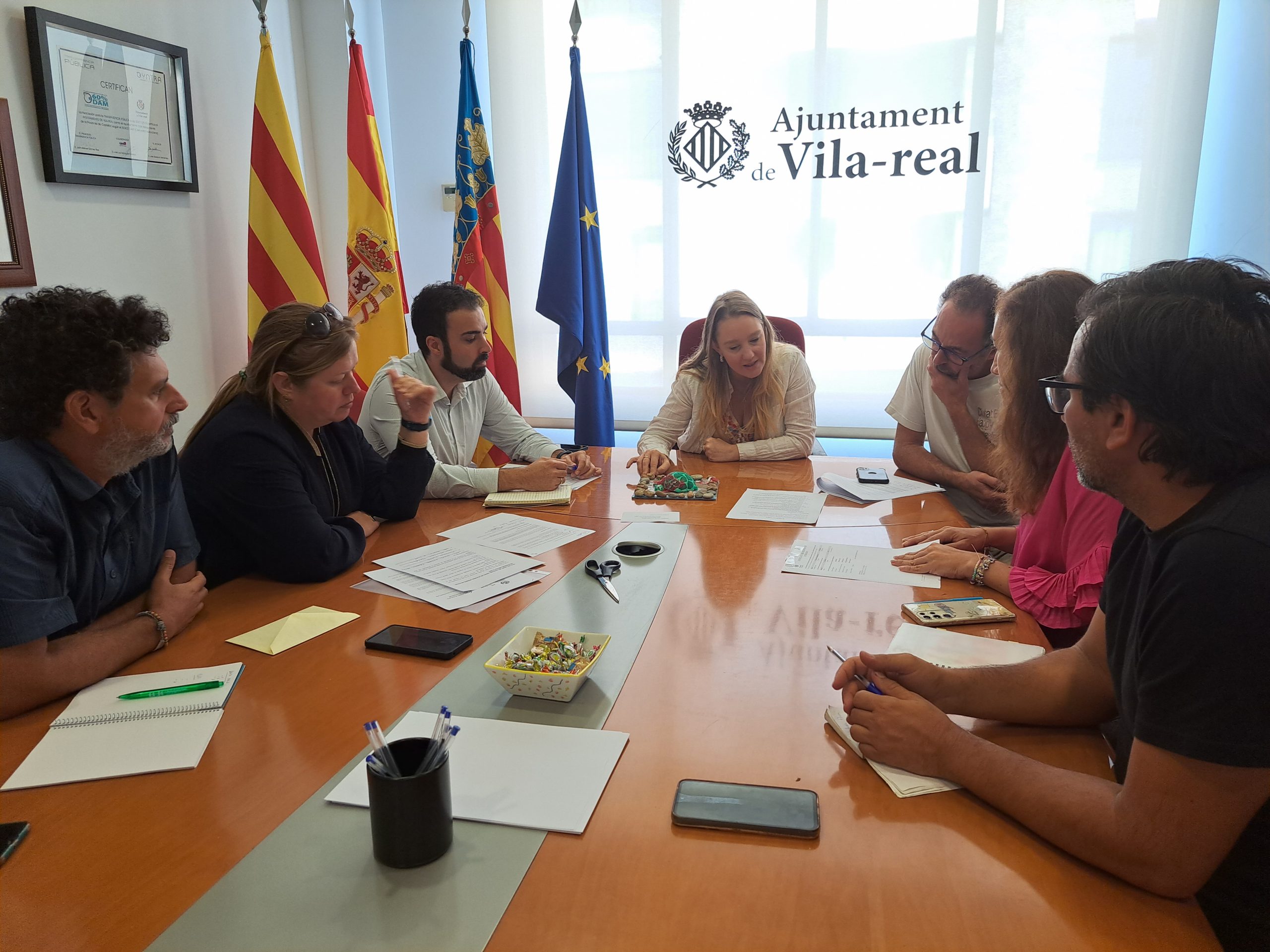 El Jurat del concurs ‘Ciutat de Vila-real: inventa en favor dels oceans’ s’ha reunit per a escollir un projecte guanyador