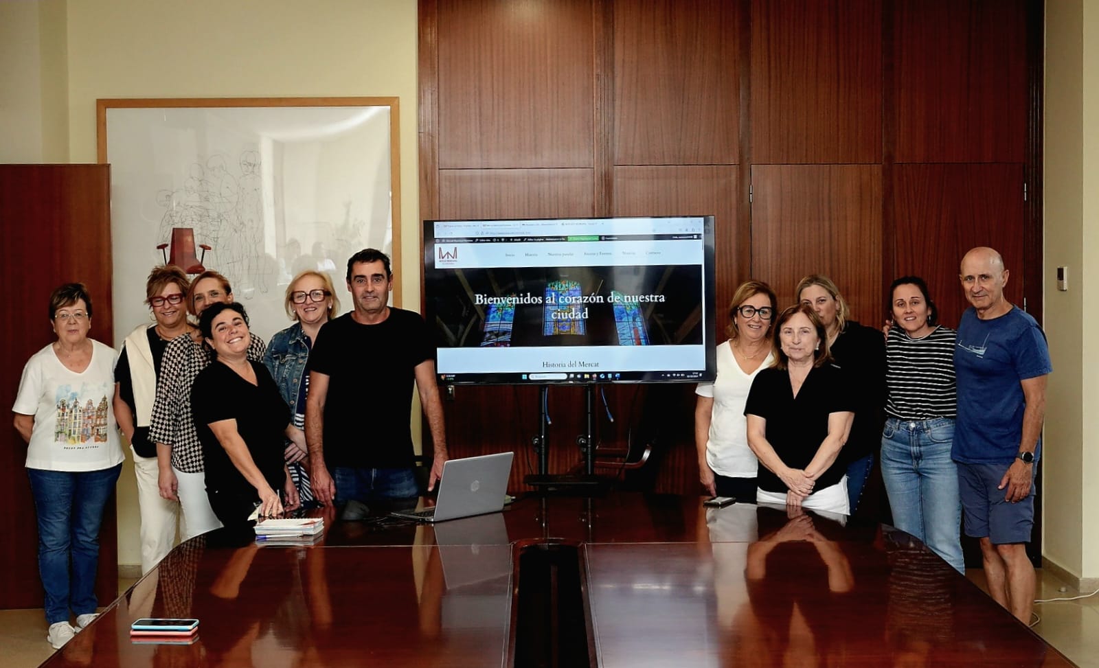 Burriana presenta la nova web del Mercat Municipal als seus negocis