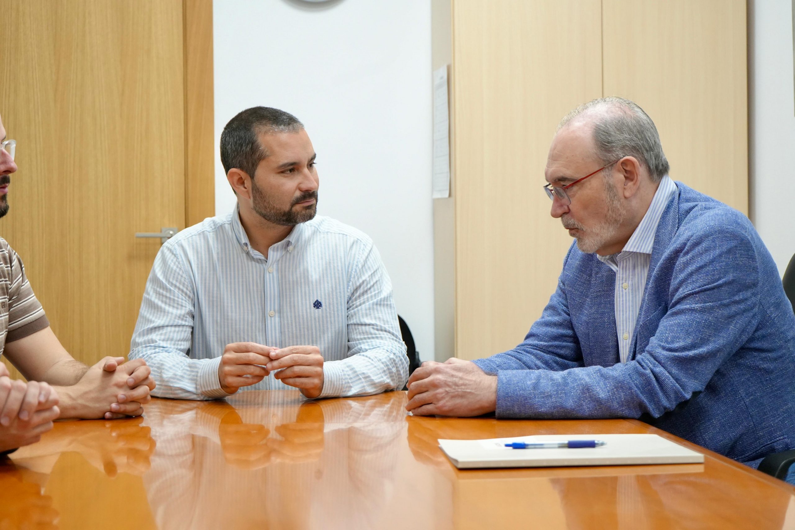 L'Ajuntament de l'Alcora i Ascer es reuneixen per a coordinar esforços en favor del sector ceràmic