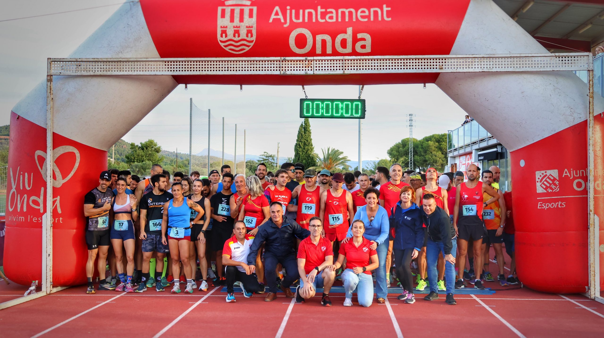 Més de 200 corredors han gaudit de la carrera popular ‘5k Fira d’Onda’ pels carrers del municipi