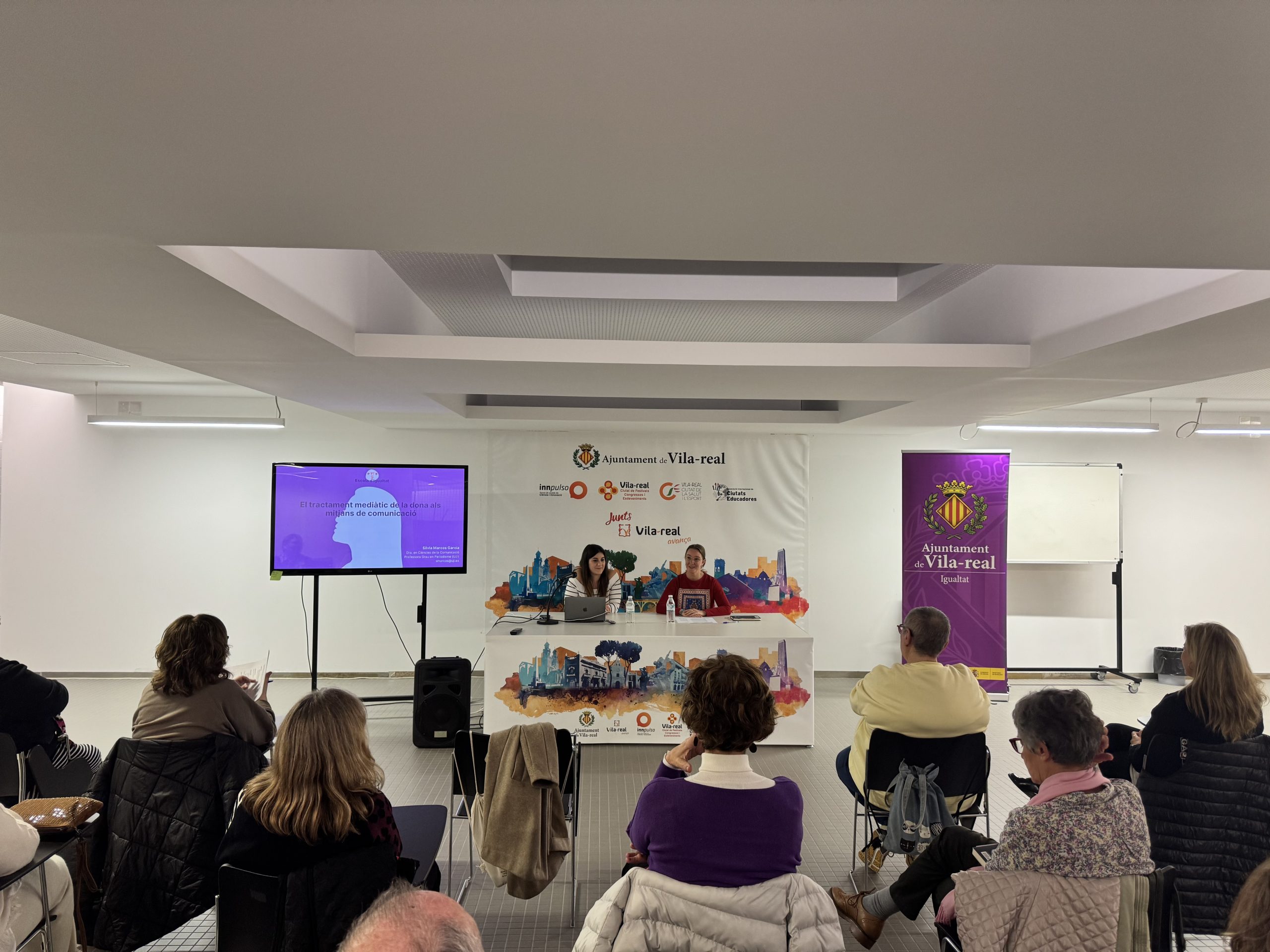 Vila-real inaugura l’Escola d’Igualtat amb la ponència de la professora de comunicació Silvia Marcos García