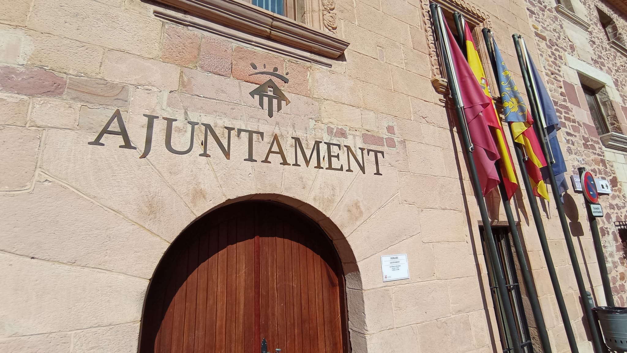 Vilafamés augmenta els serveis als masos amb una parada d’autobús escolar