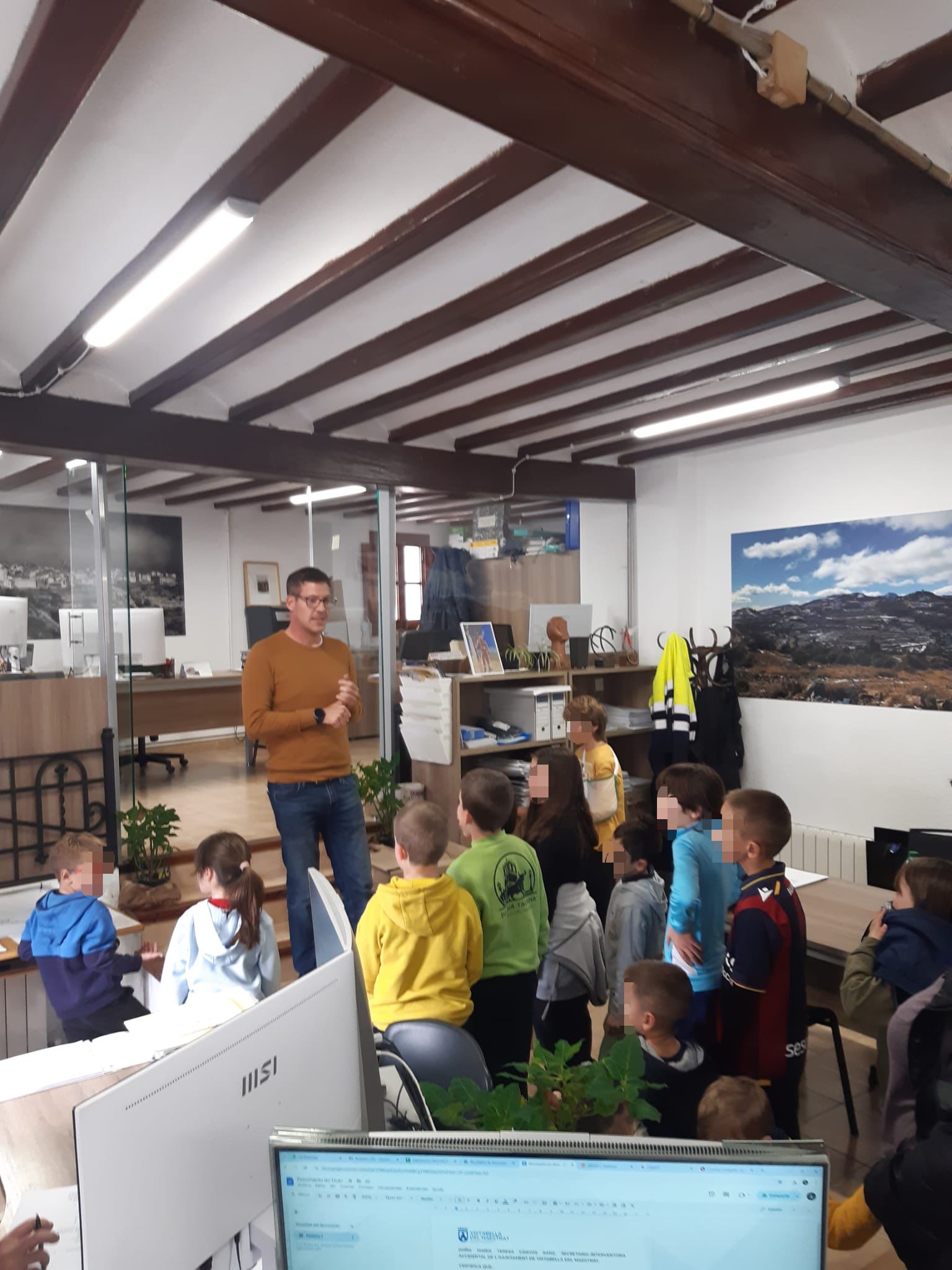 L’alumnat de Vistabella coneix el funcionament de l’Ajuntament