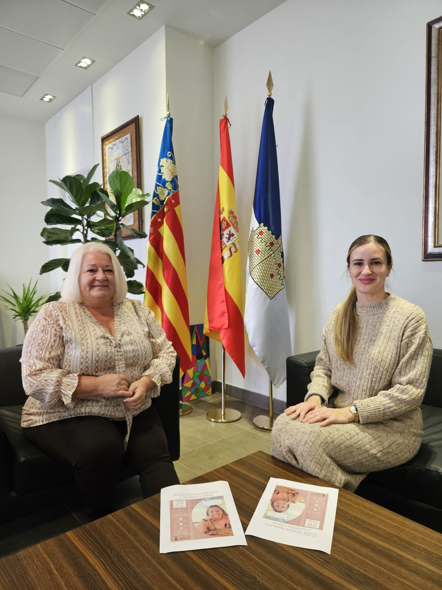 Oropesa del Mar acoge la conferencia ‘Nadie receta abrazos y también curan’ sobre el poder terapéutico de los abrazos en la infancia