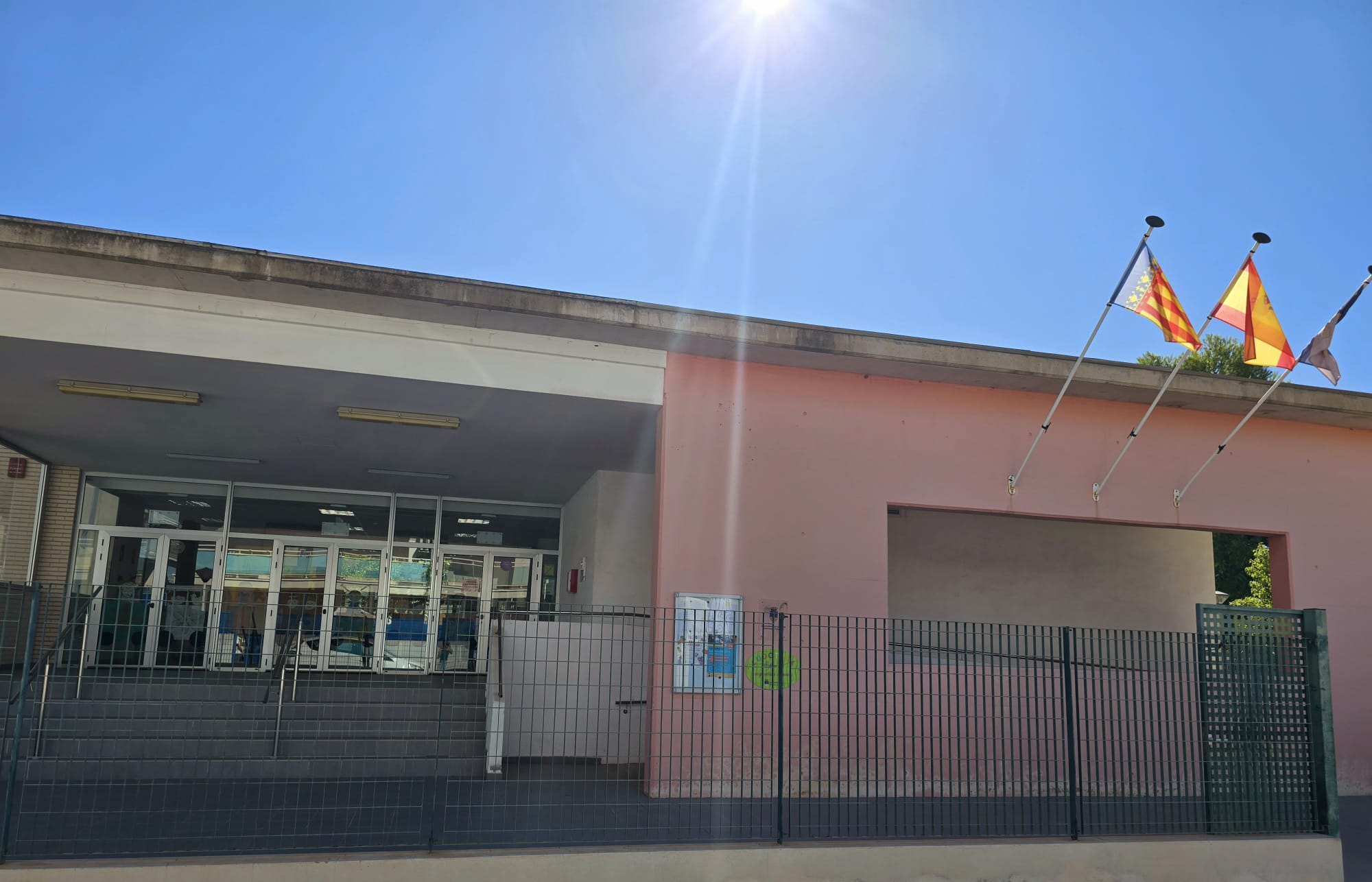 Inician las obras de la escuela de educación infantil para crear una zona de juegos más segura y agradable