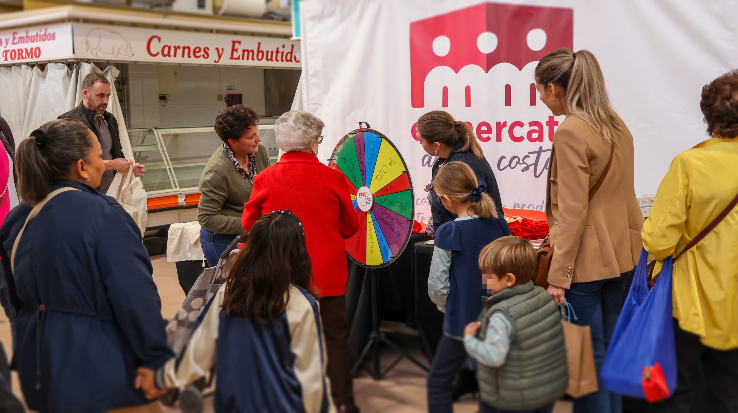Onda apuesta por el comercio local y la cercanía en el Mercado Municipal con un evento festivo