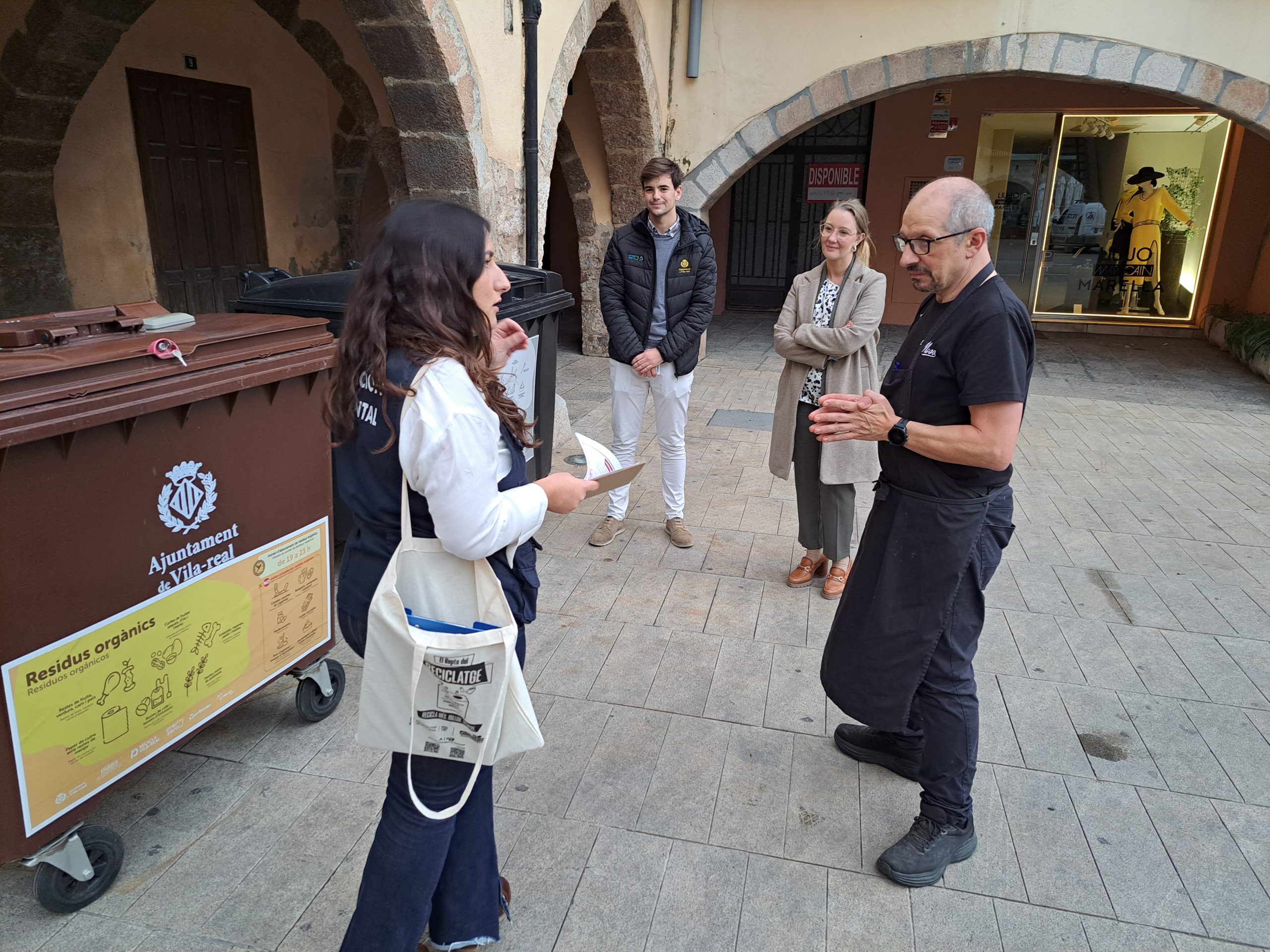 Vila-real inicia una prova pilot d’illes de contenidors amb un nou sistema electrònic i recollida de residus orgànics