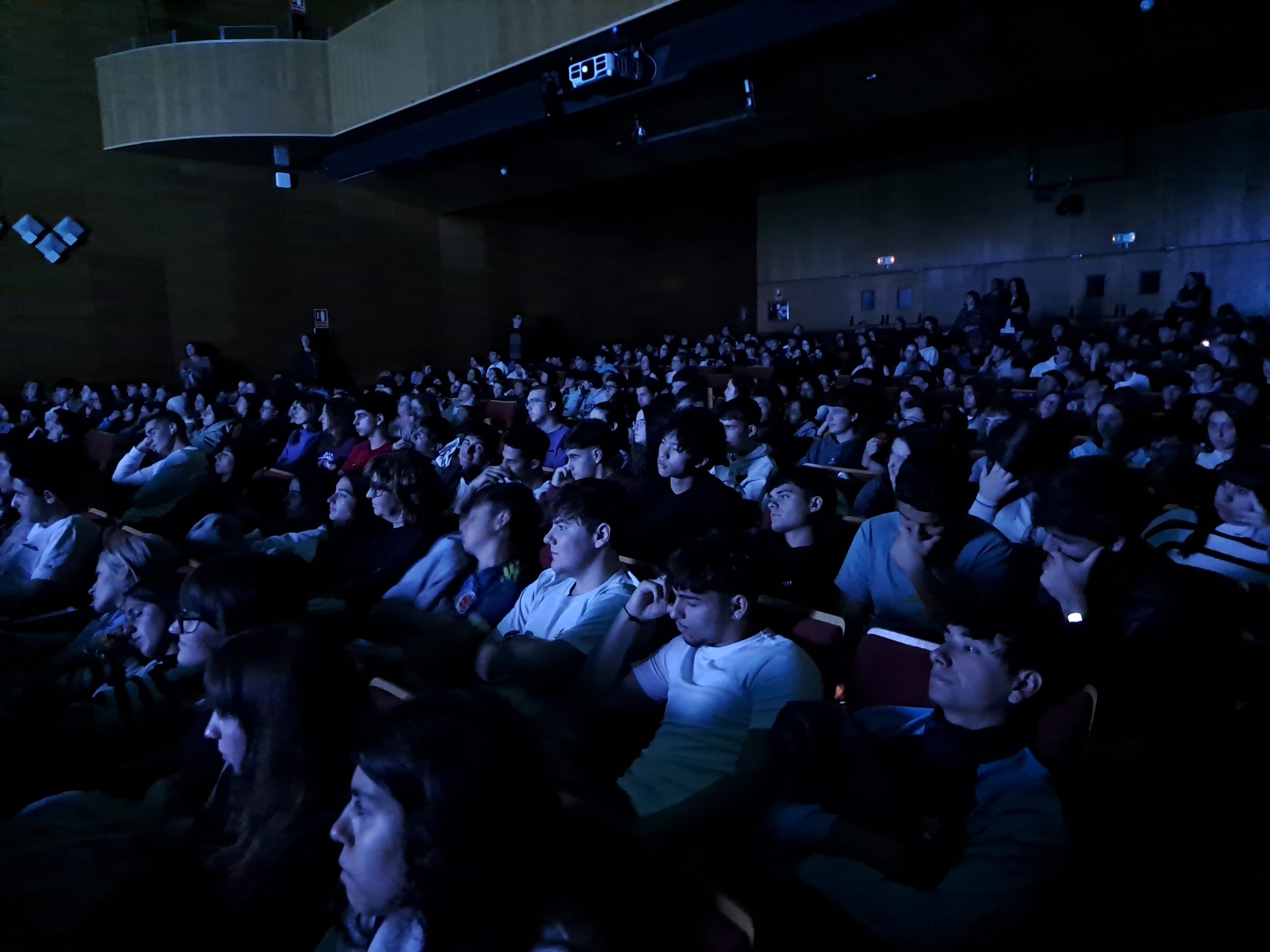 🎭A Vila-real representació del recital ‘Estellés, la nostra veu’ per als estudiants de 2n de batxillerat