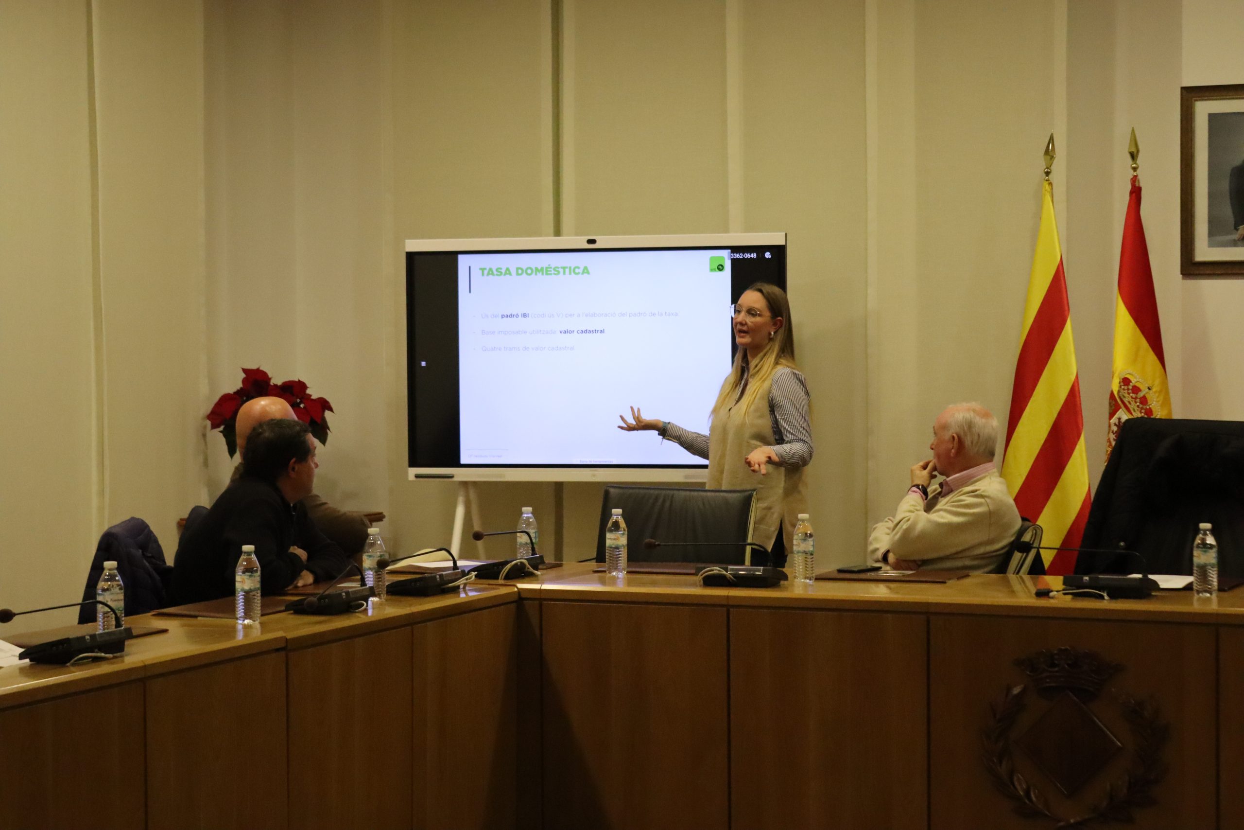 La vicealcaldessa Fajardo i la regidora Miriam Caravaca es reuneixen amb el Consell de Participació Ciutadana per a explicar la taxa de residus