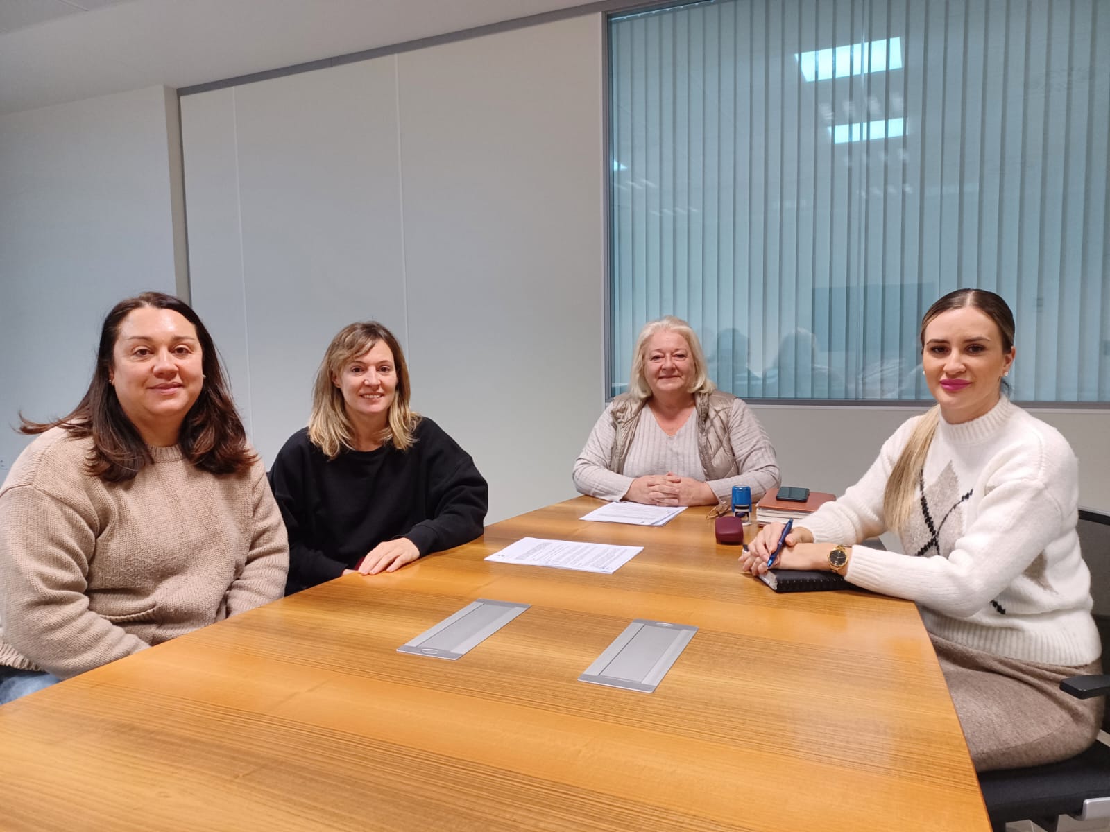 El Ayuntamiento de Oropesa firma un convenio con el AMPA del CEIP Dean Martí para financiar actividades extraescolares y material educativo