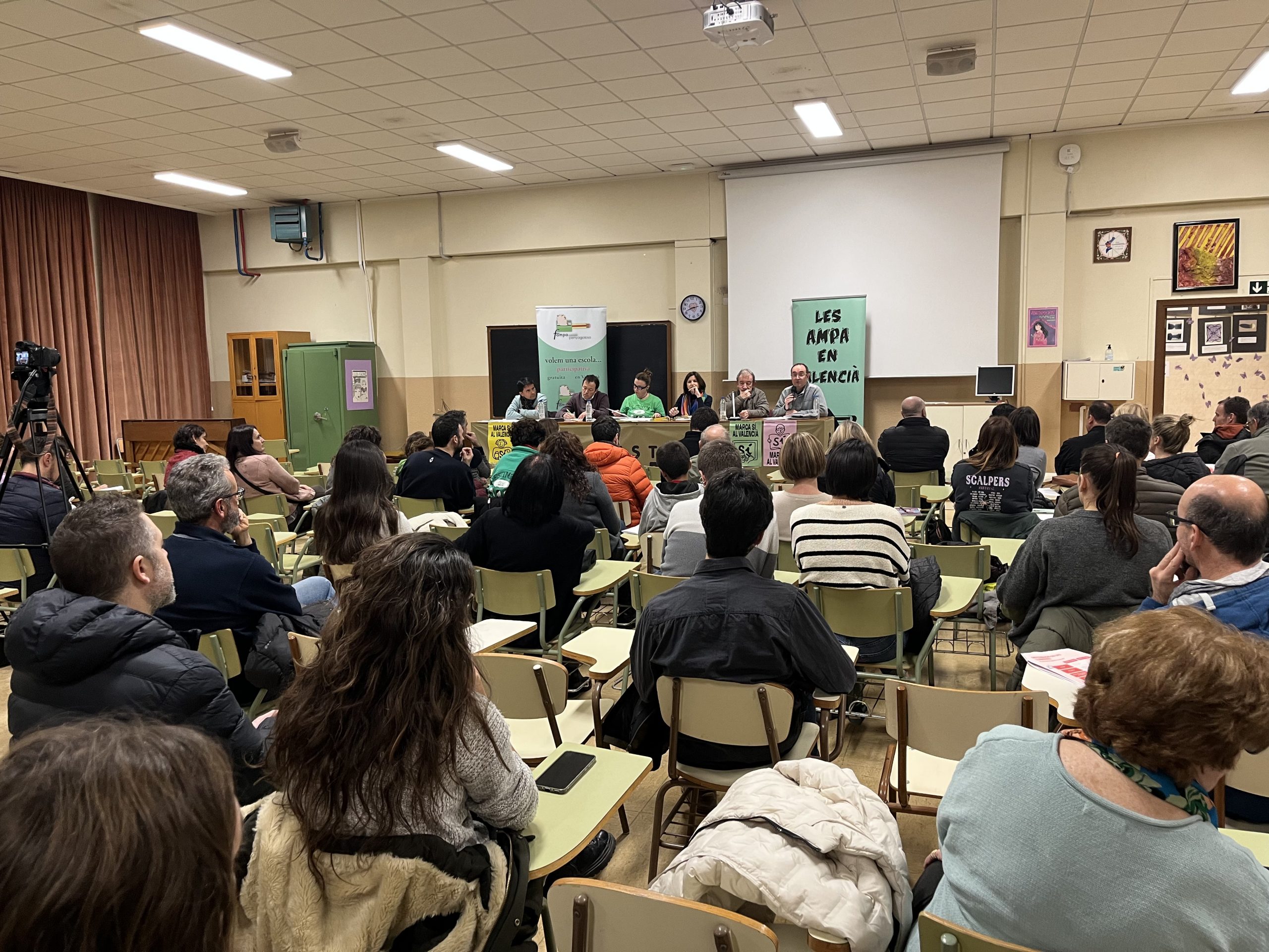 La FAMPA analitza la nova llei educativa valenciana en una taula redona encapçalada per experts en educació