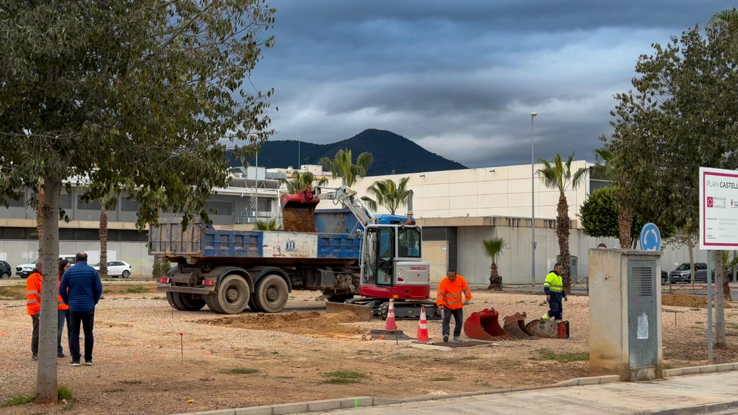 El Ayuntamiento de Onda acondiciona la plaza 8 de marzo para instalar las aulas prefabricadas de Sambori