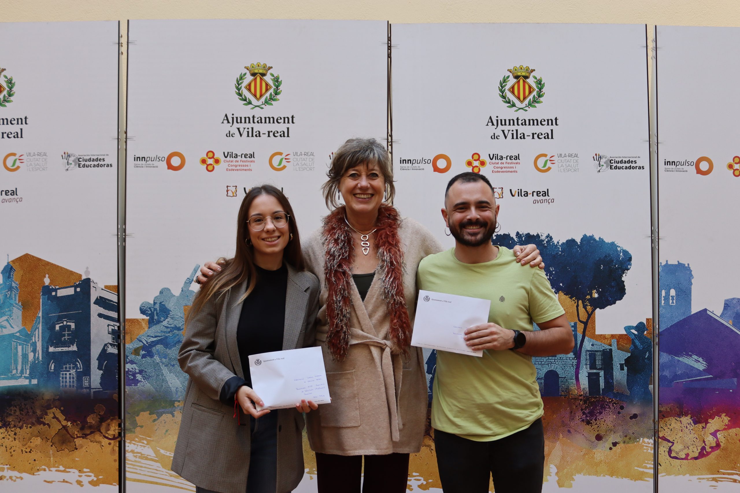 Cultura lliura a ACPV i AVAF la recaptació solidària dels espectacles ‘Estellés, la nostra veu’ i ‘Camins d’Espanya’