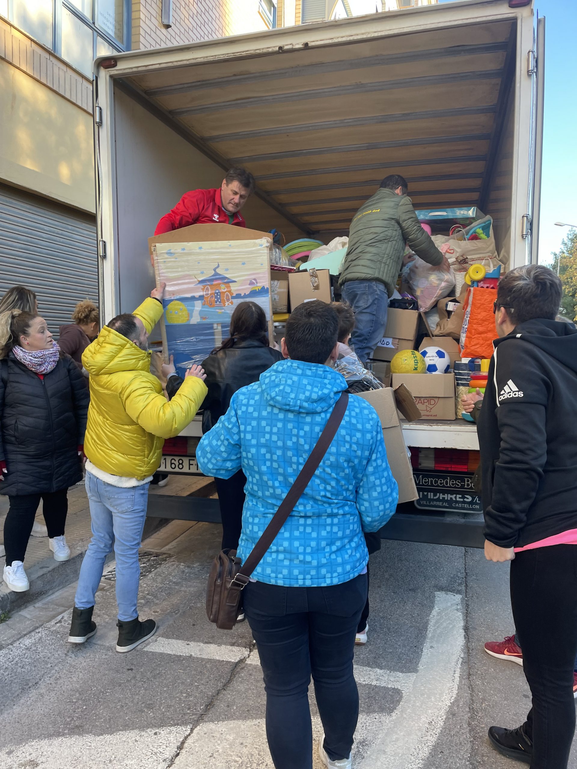 Vila-real porta il·lusió als xiquets i xiquetes afectats per la DANA amb una caravana de joguets solidaris