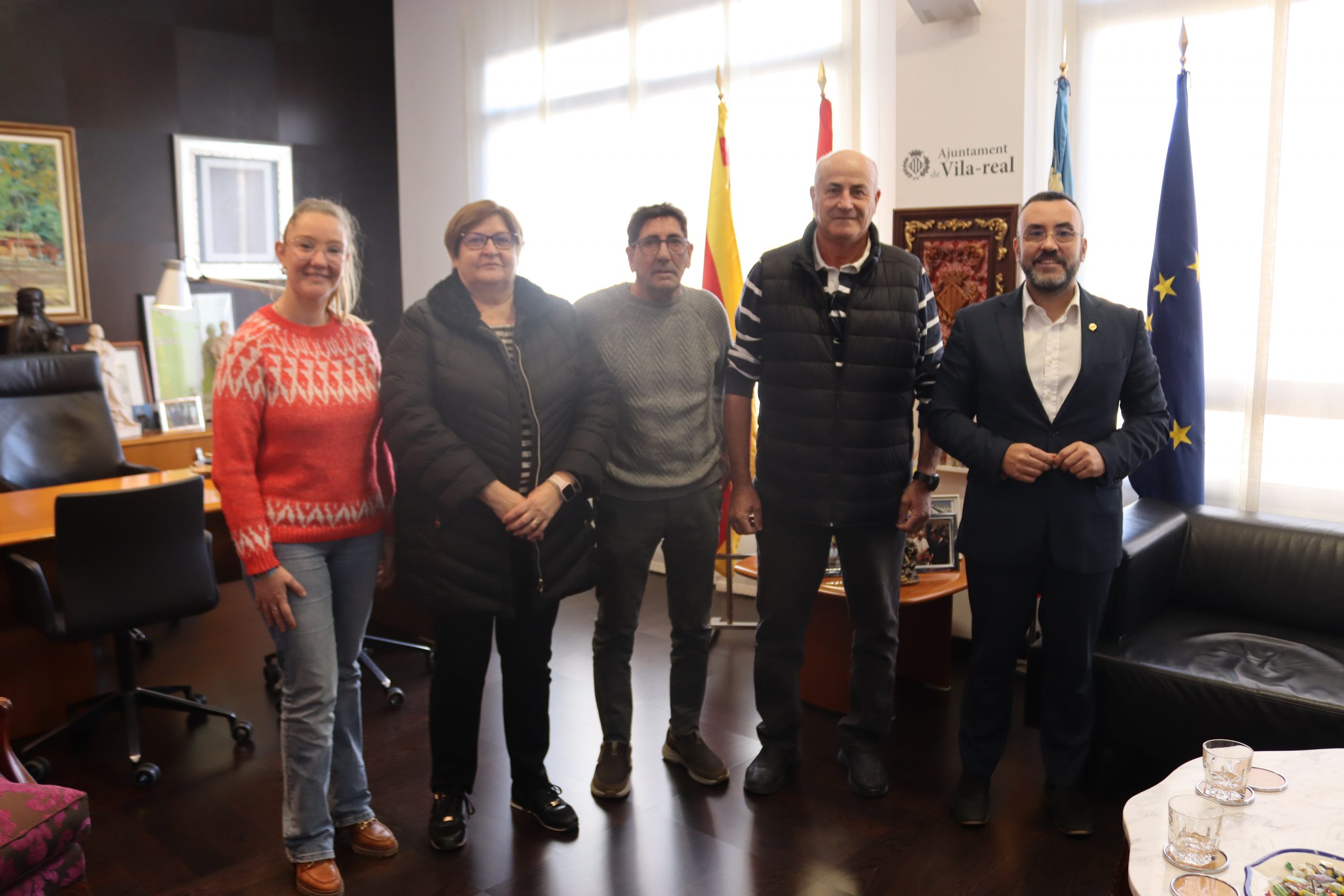 L’alcalde i la vicealcaldessa reben als treballadors municipals jubilats en 2024 per agrair-los la seua tasca a l’Ajuntament