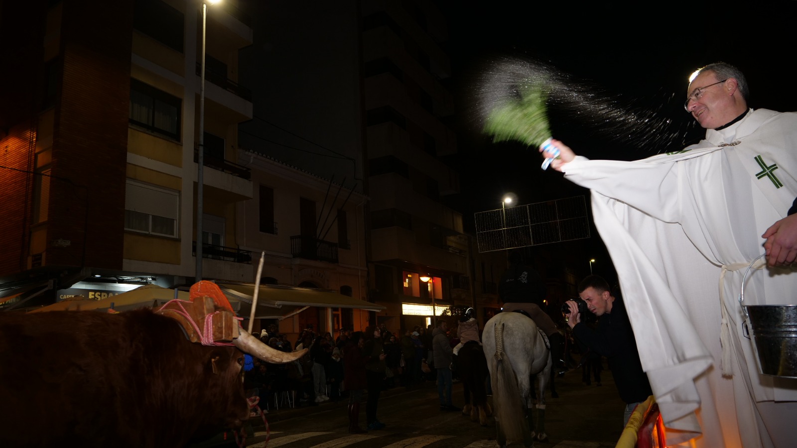 Vila-real compleix amb la tradició de la Matxà dels Lluïsos després de la suspensió per la pluja