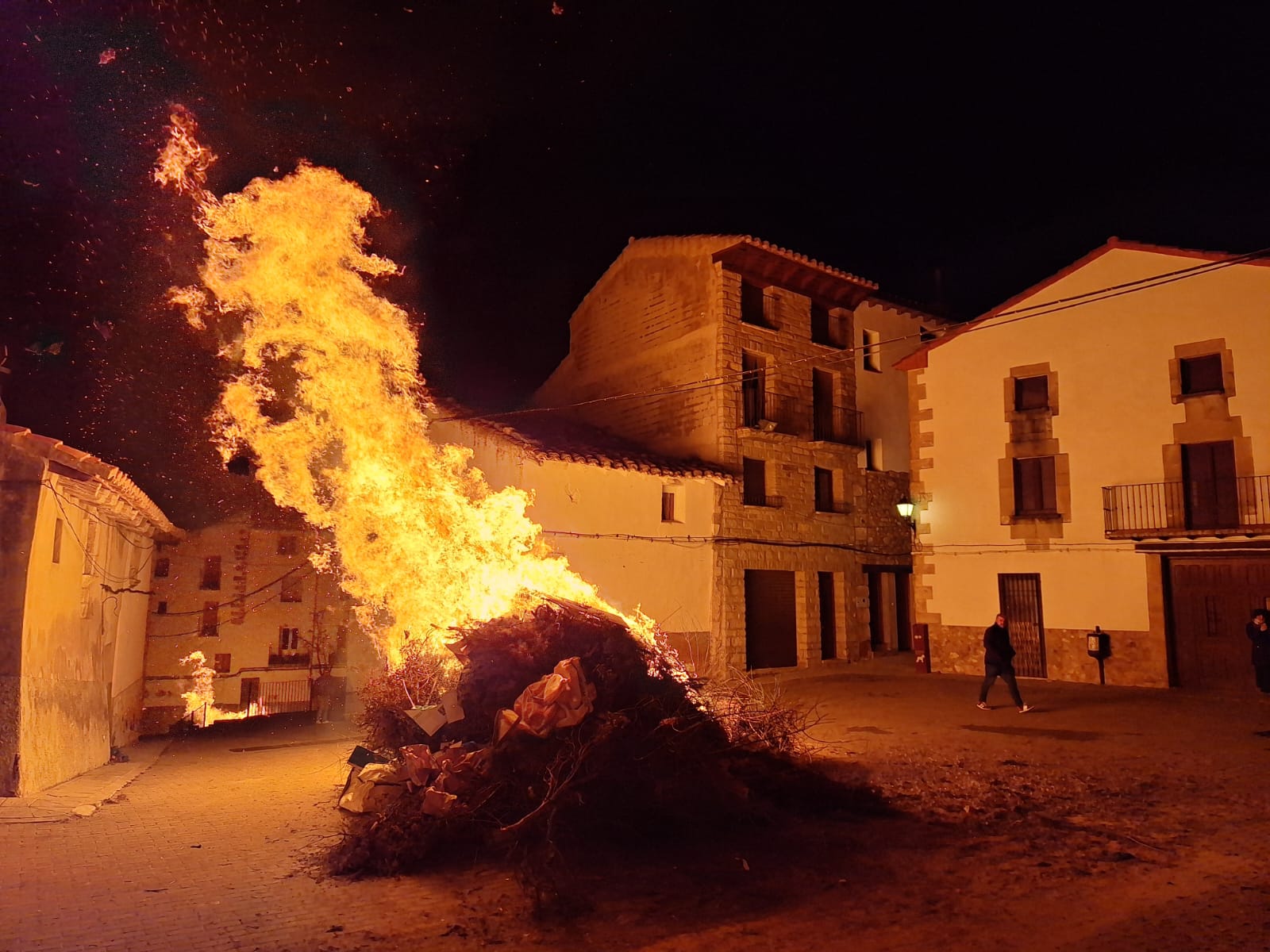 Vistabella del Maestrat celebra Sant Antoni 2025 amb gran èxit de participació i tradició