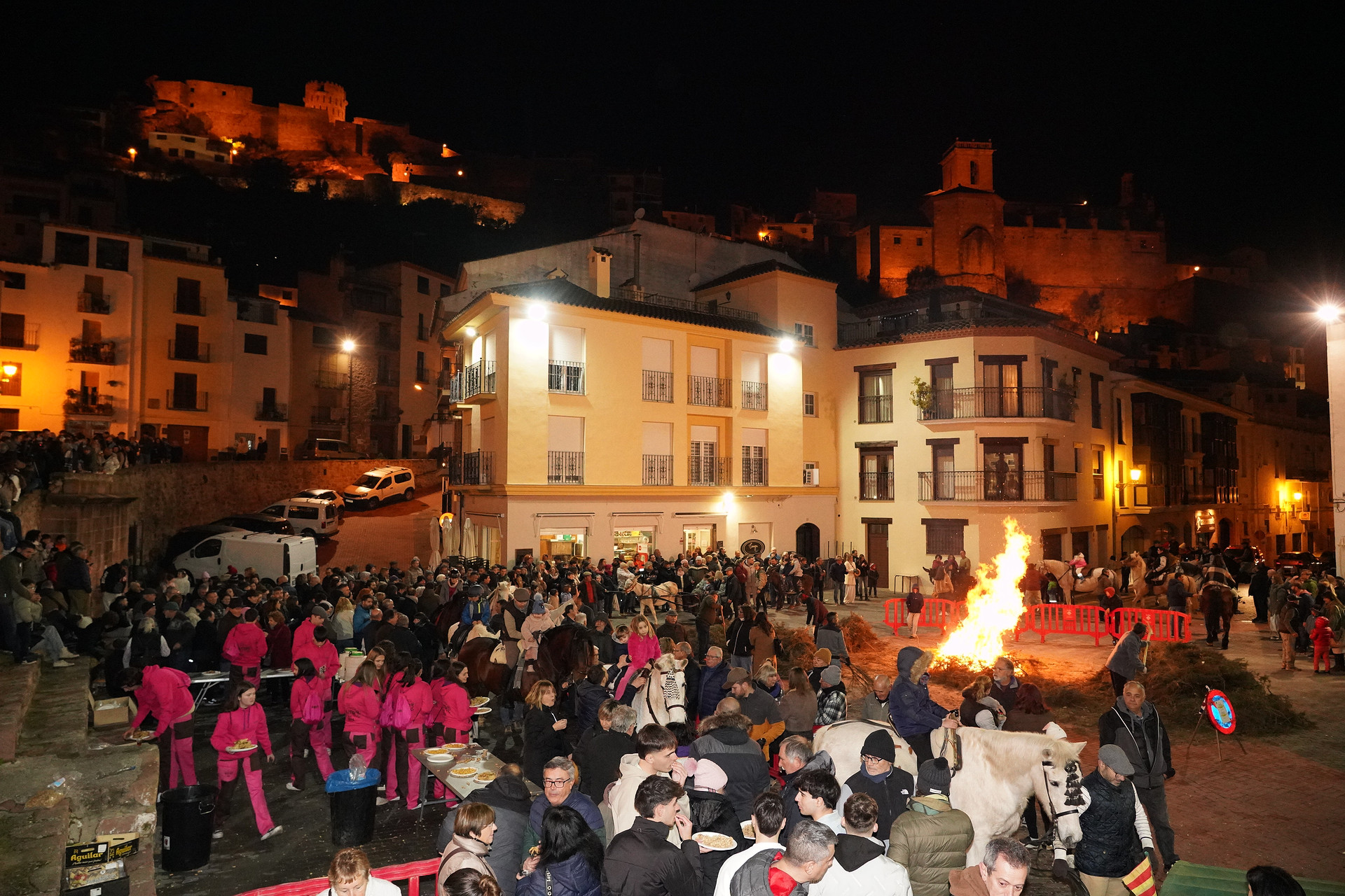 Foc i cavalls en el multitudinari Sant Antoni de Vilafamés