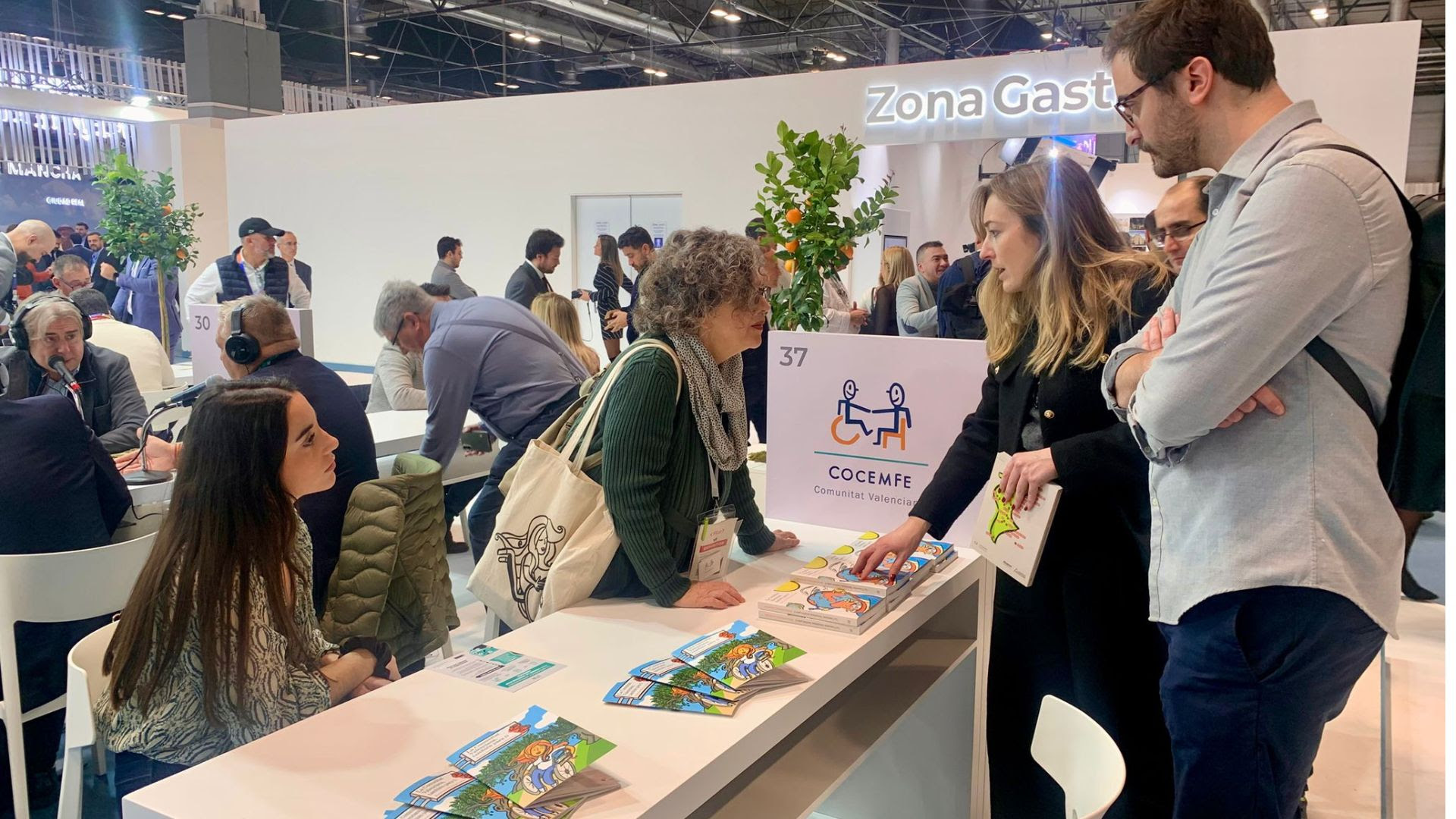 Miguel Hernández, la Tomatina y el aceite de oliva protagonizan la oferta accesible de COCEMFE CV en FITUR