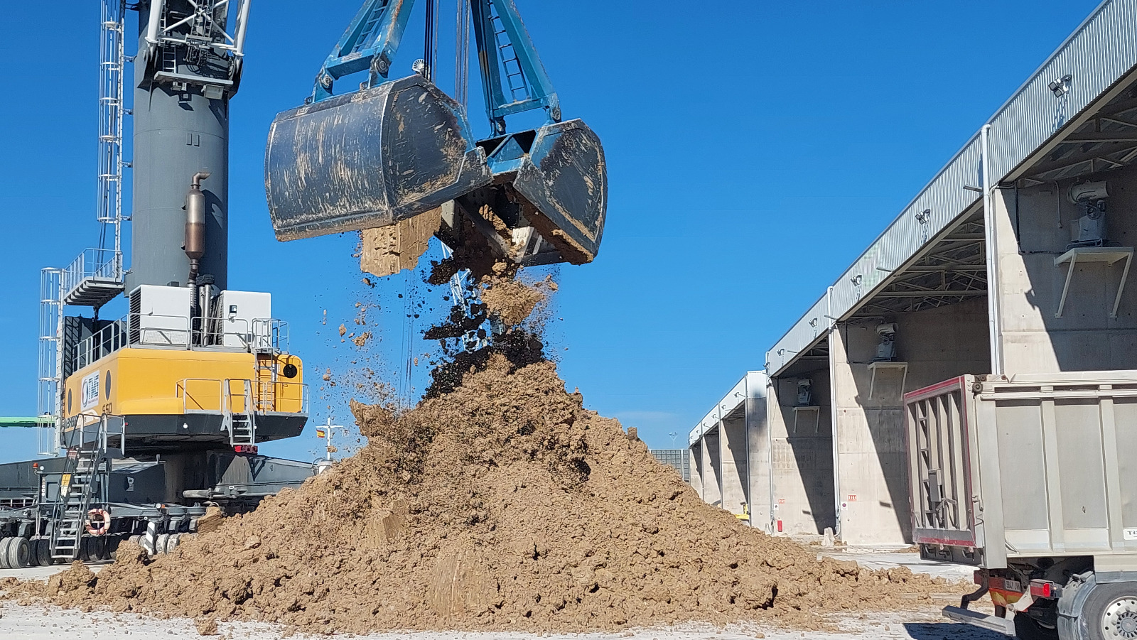 PortCastelló lidera el crecimiento de tráfico de mercancías, con un 40%, frente a la caída del sistema