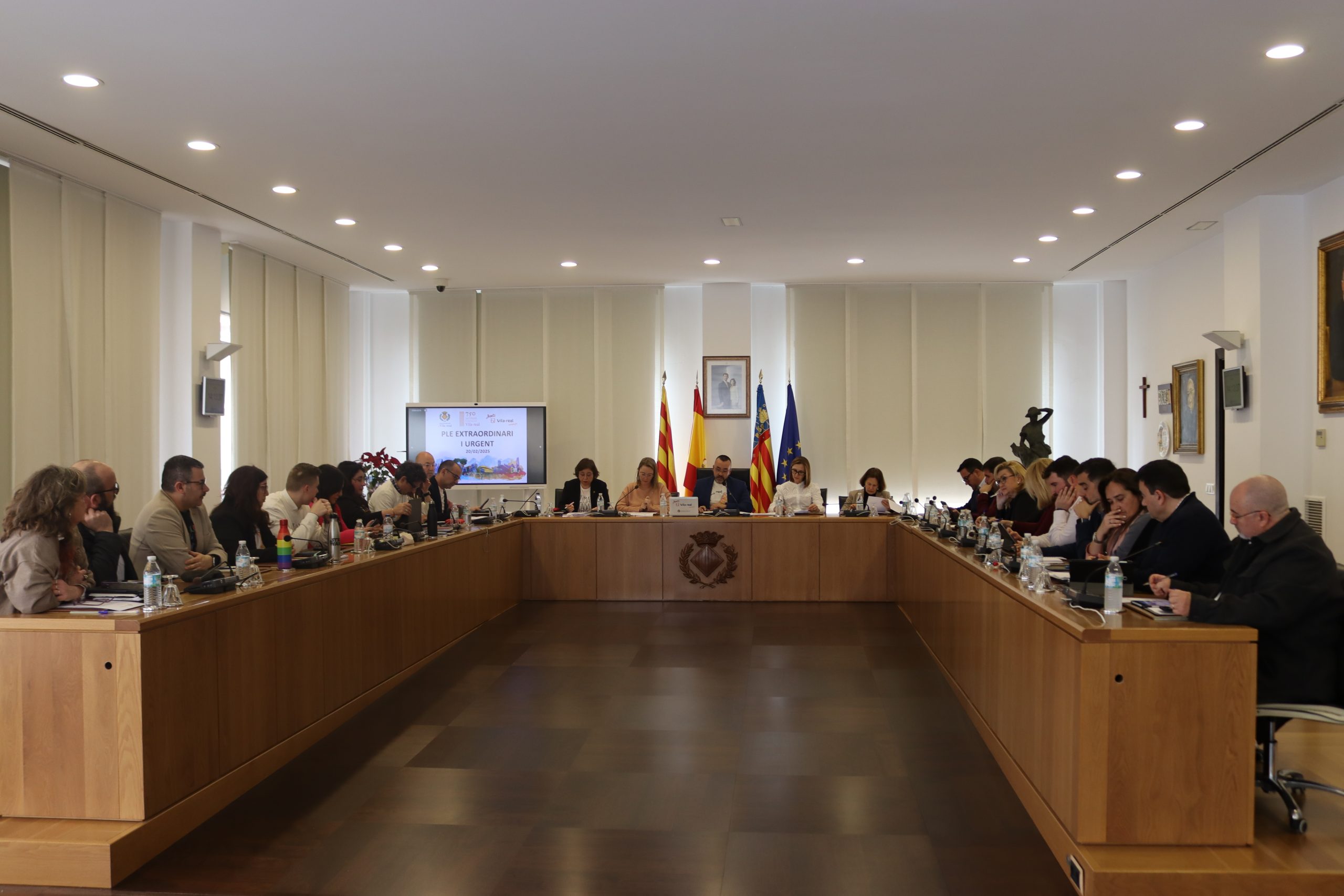 El Ple aprova per unanimitat els Premis 20 de Febrer i condemna l’agressió als aficionats del Villarreal CF