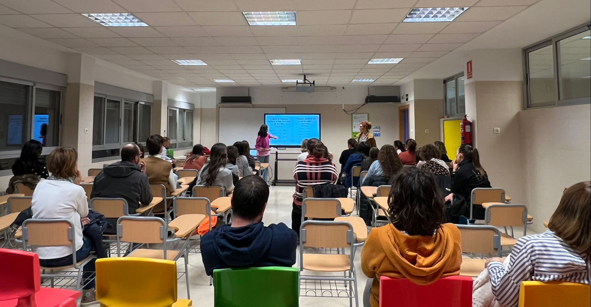 Famílies pel Valencià porta la realitat la Llei de “llibertat educativa” als centres de la Plana Baixa i adverteix que la consulta no garanteix l’escolarització en la llengua triada i atempta contra el principi d’inclusió en les aules
