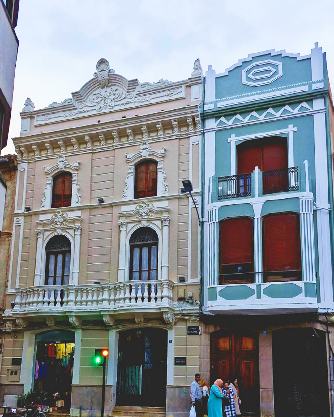 Burriana resplendeix amb les 17 façanes modernistes rehabilitades per a realçar el seu patrimoni