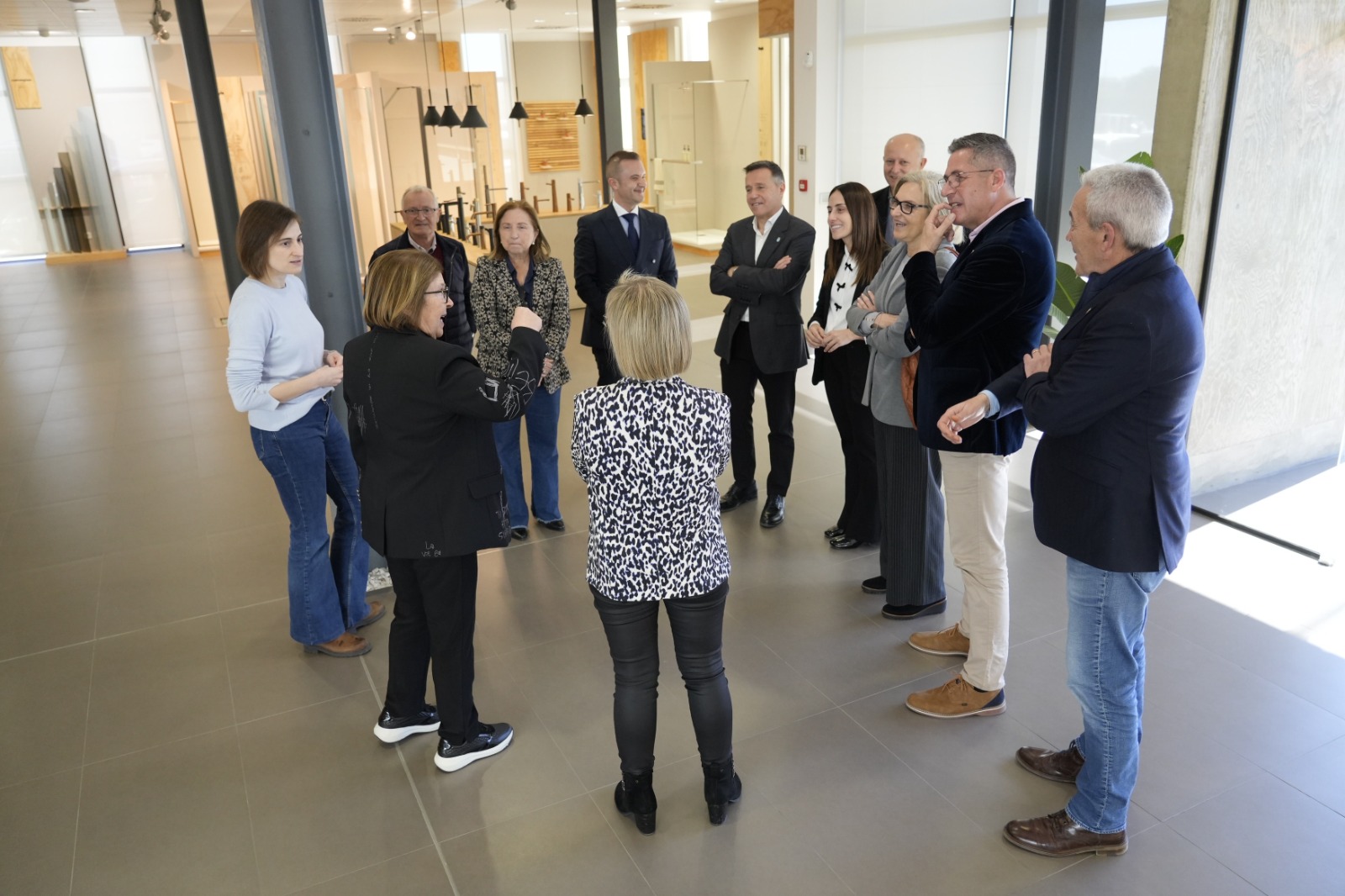 Monferrer visita l’empresa burrianenca Sanycces destacant la seua “capacitat de créixer apostant per la innovació i el compromís amb el medi ambient”