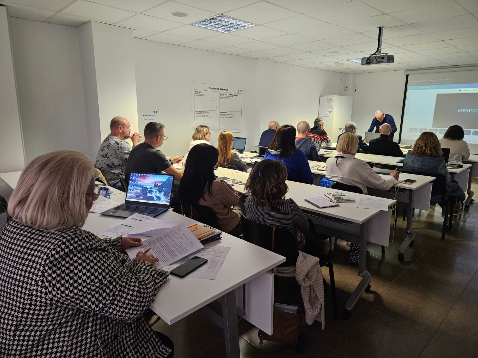 Éxito de participación en el curso gratuito sobre ChatGpT para empresarios y pymes en Oropesa del Mar