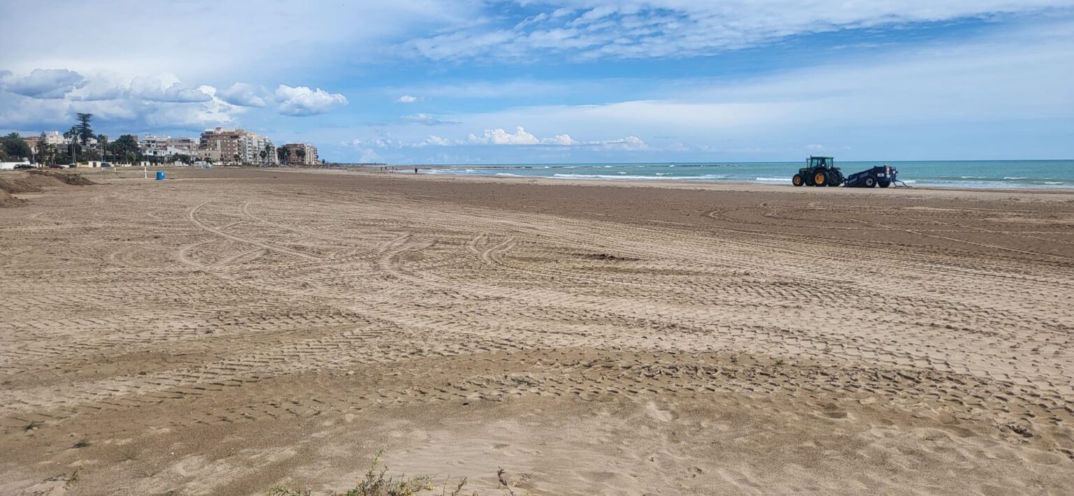 Burriana reforça els treballs d’adequació de les seues platges de cara a la Setmana Santa 2025