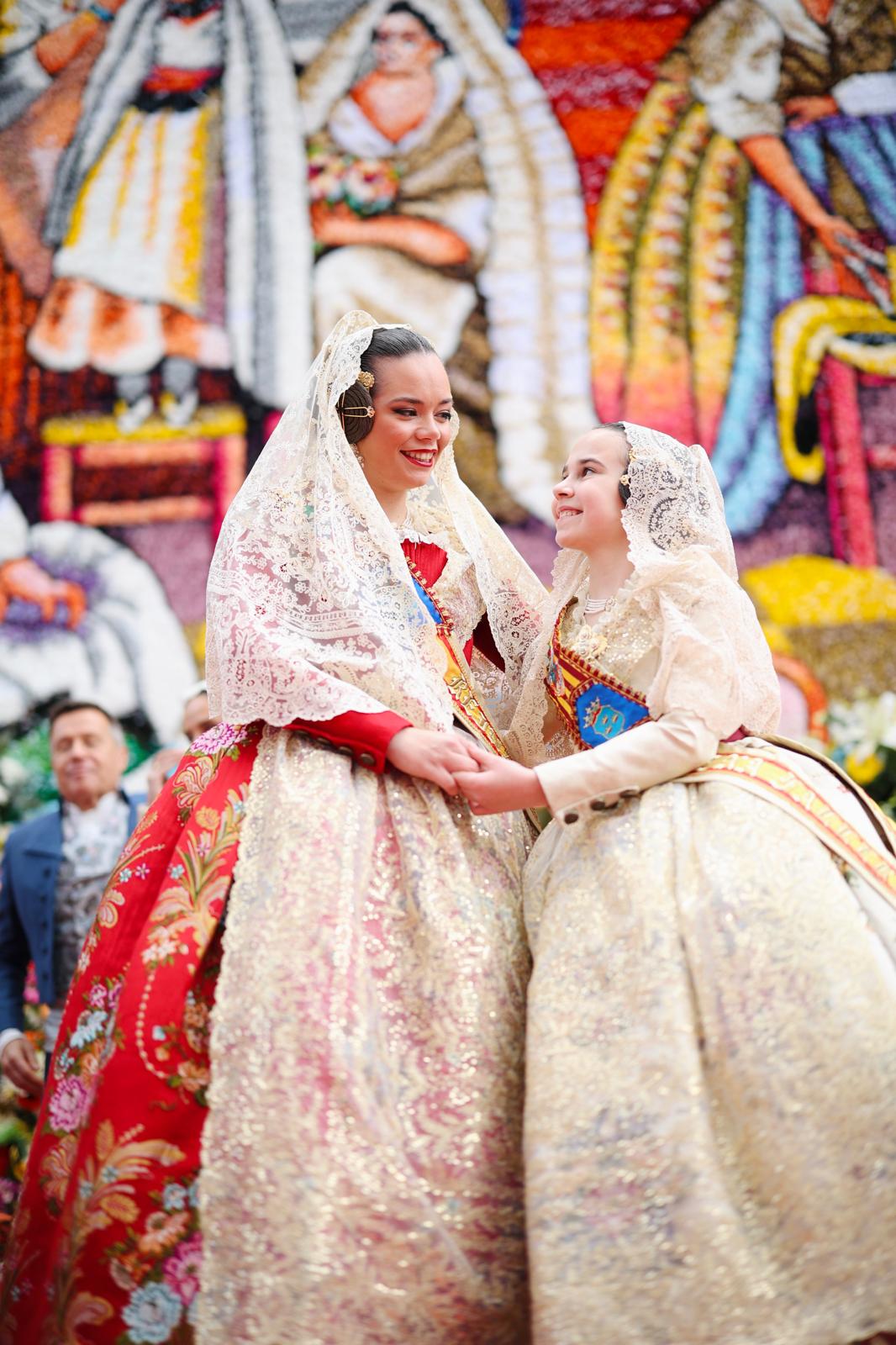 Burriana ret homenatge a la seua patrona en la tradicional Ofrena de Flors