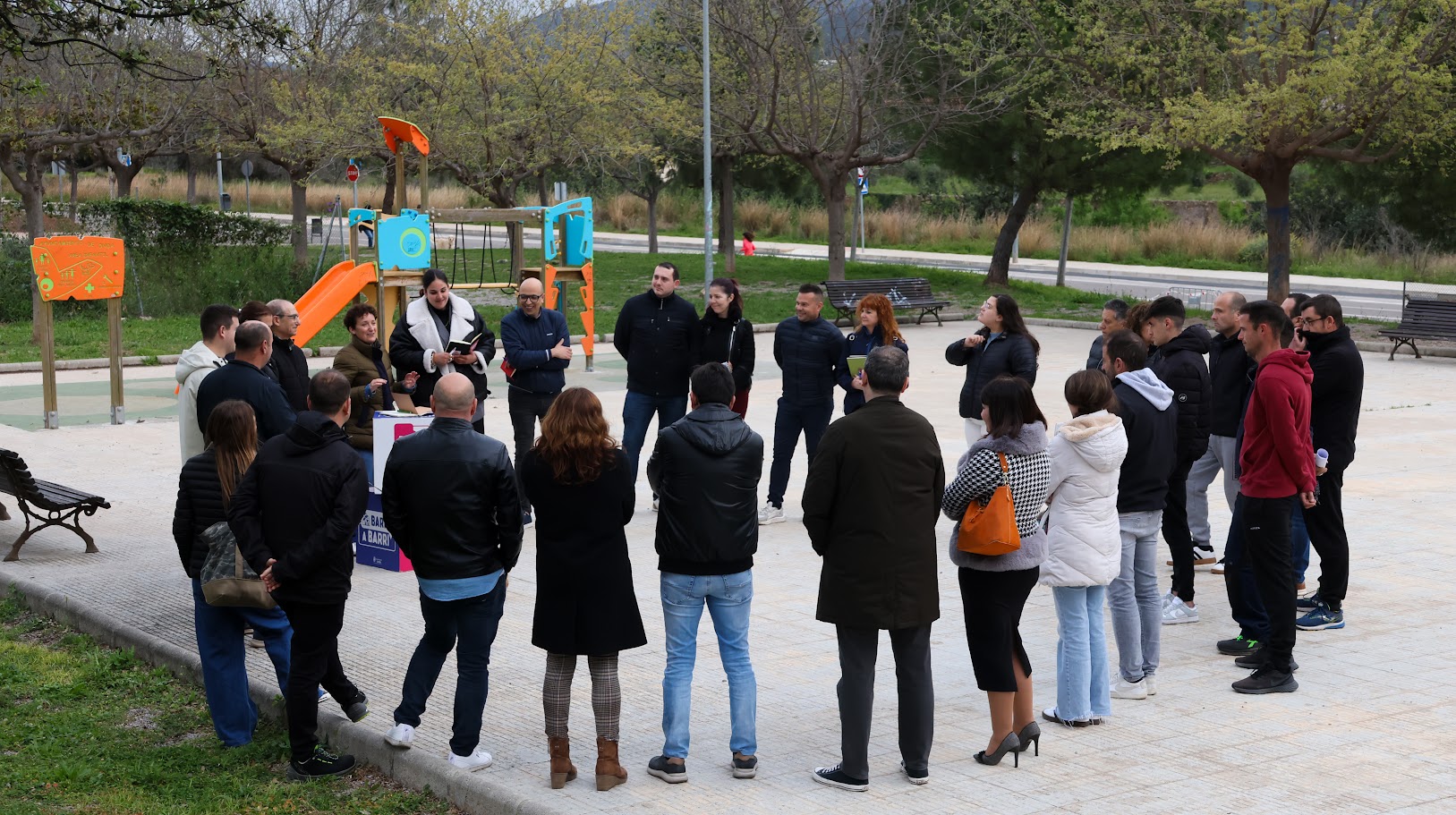 Ballester escucha las demandas vecinales de la zona Montí en una nueva edición de ‘Barri a Barri’