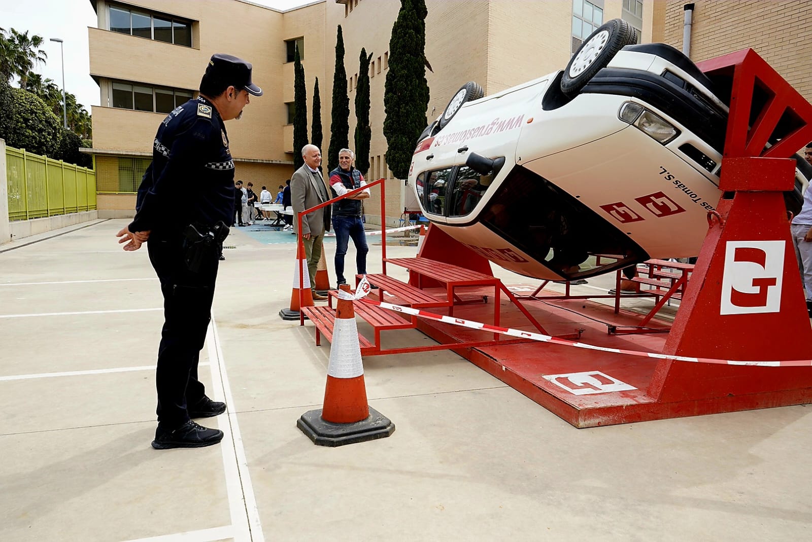 Conscienciació viària per a joves en l’IES Llombai