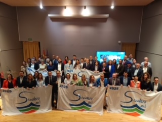 Oropesa del Mar recibe el galardón “SENDERO AZUL” por su paseo del Faro