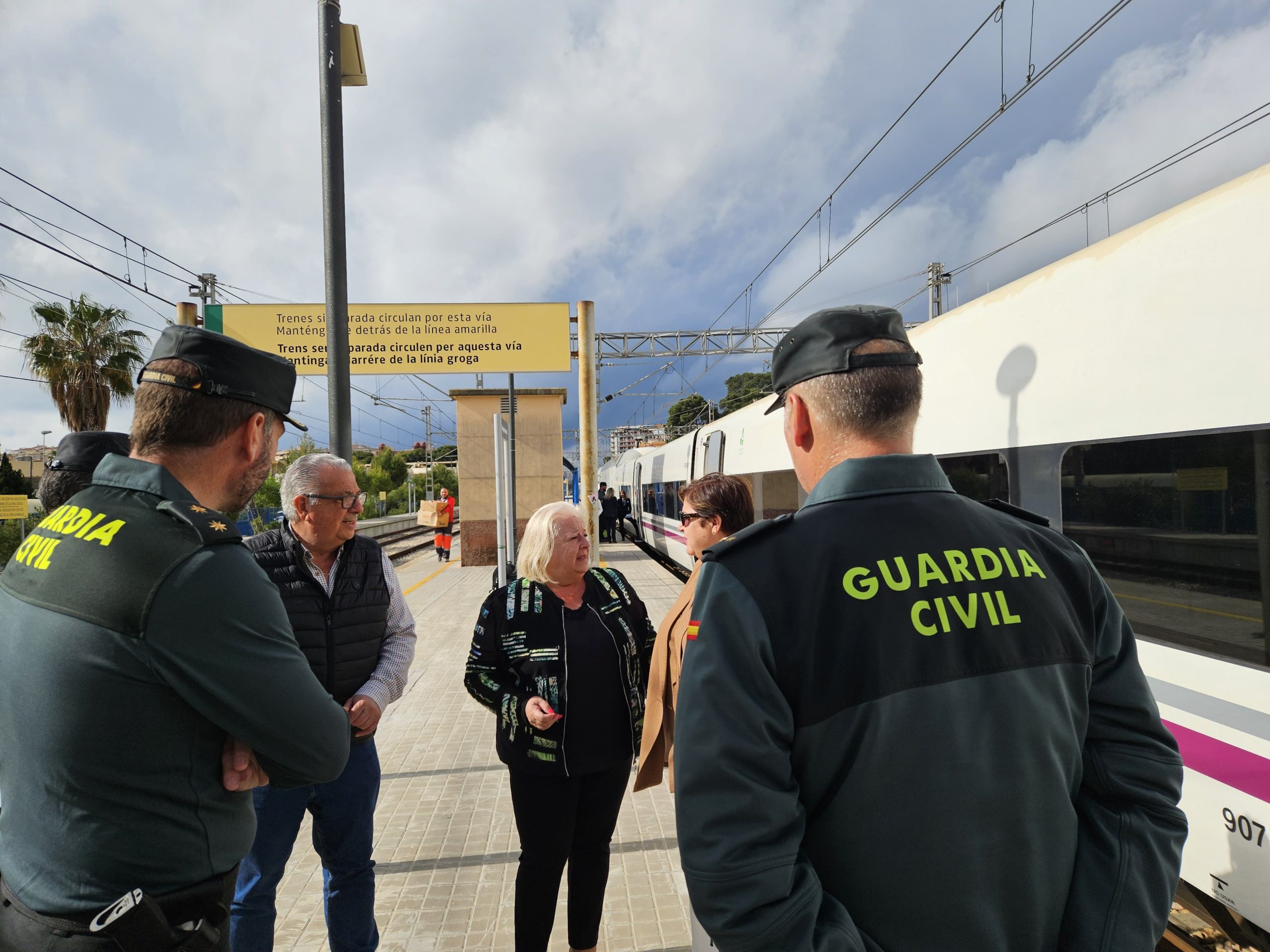 El Ayuntamiento de Oropesa del Mar colabora en la atención a los pasajeros del tren Valencia-Barcelona afectado por el apagón eléctrico del 28 de abril