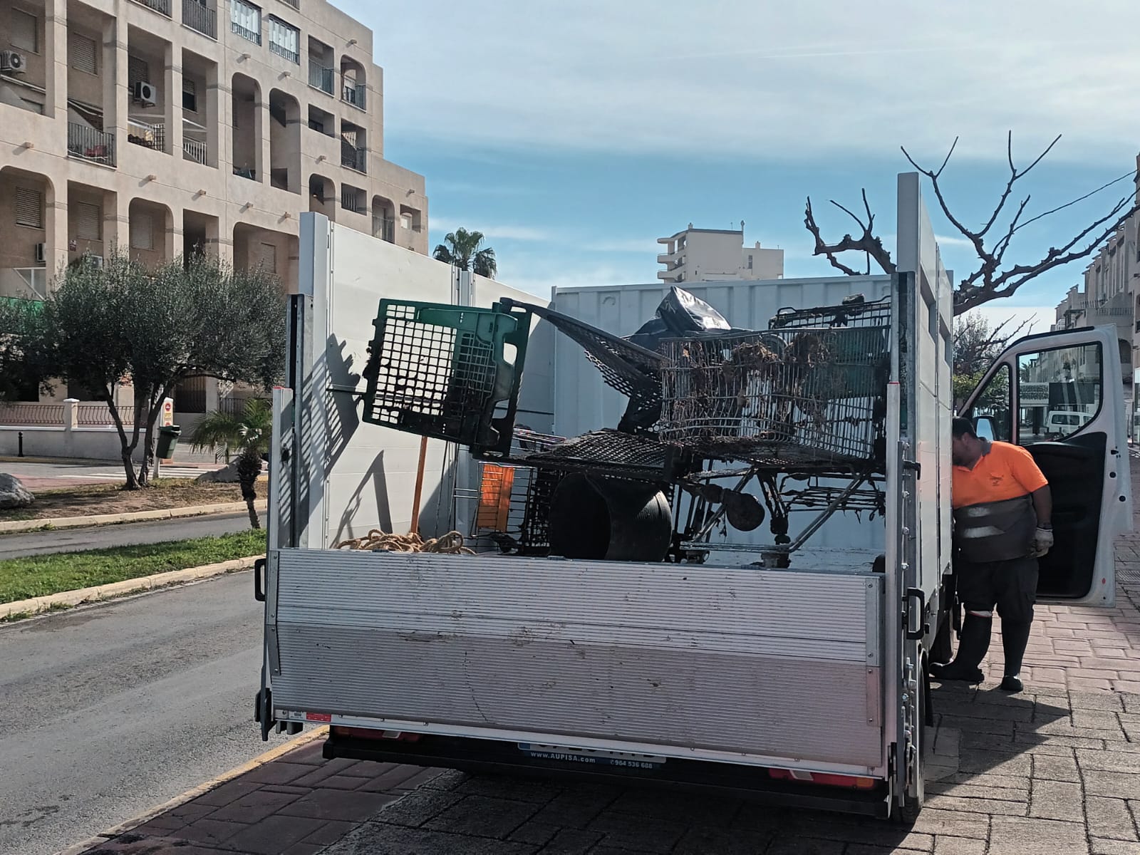 El Ayuntamiento de Oropesa inicia una campaña de vigilancia para evitar el abandono de residuos voluminosos en la vía pública