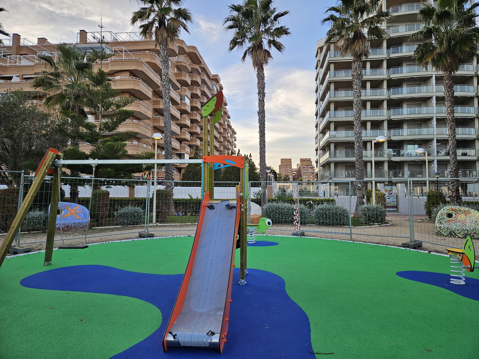 El Ayuntamiento de Oropesa del Mar finaliza la renovación de 31 parques infantiles
