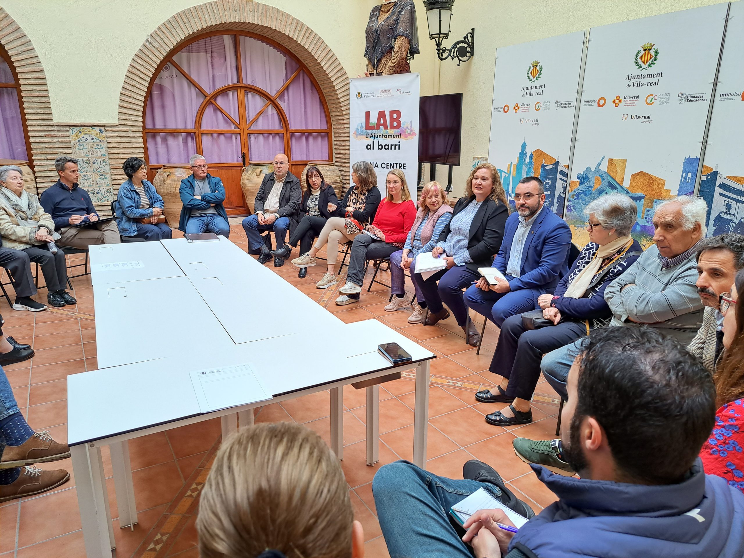 L’Ajuntament al barri visita la Zona Centre per a treballar en mesures que asseguren l’equilibri entre el dinamisme de la ciutat i la qualitat de vida dels veïns i veïnes