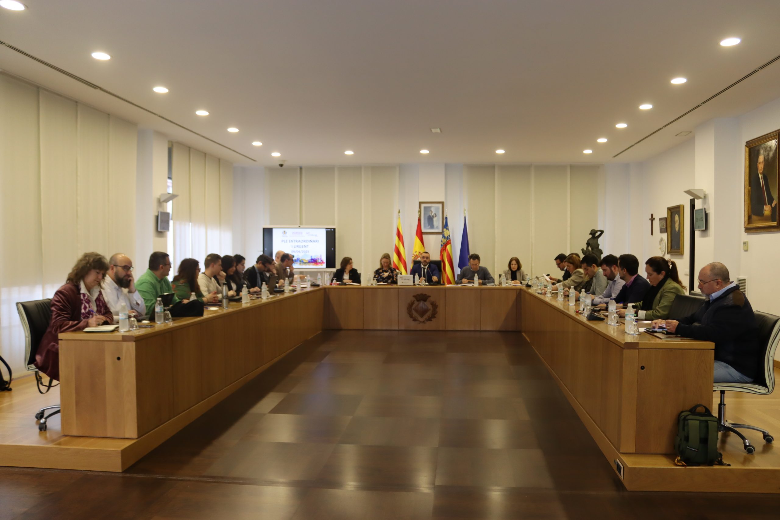 El Ple aprova l’expedient per a destinar prop de 2,9 milions a proveïdors i despesa de personal