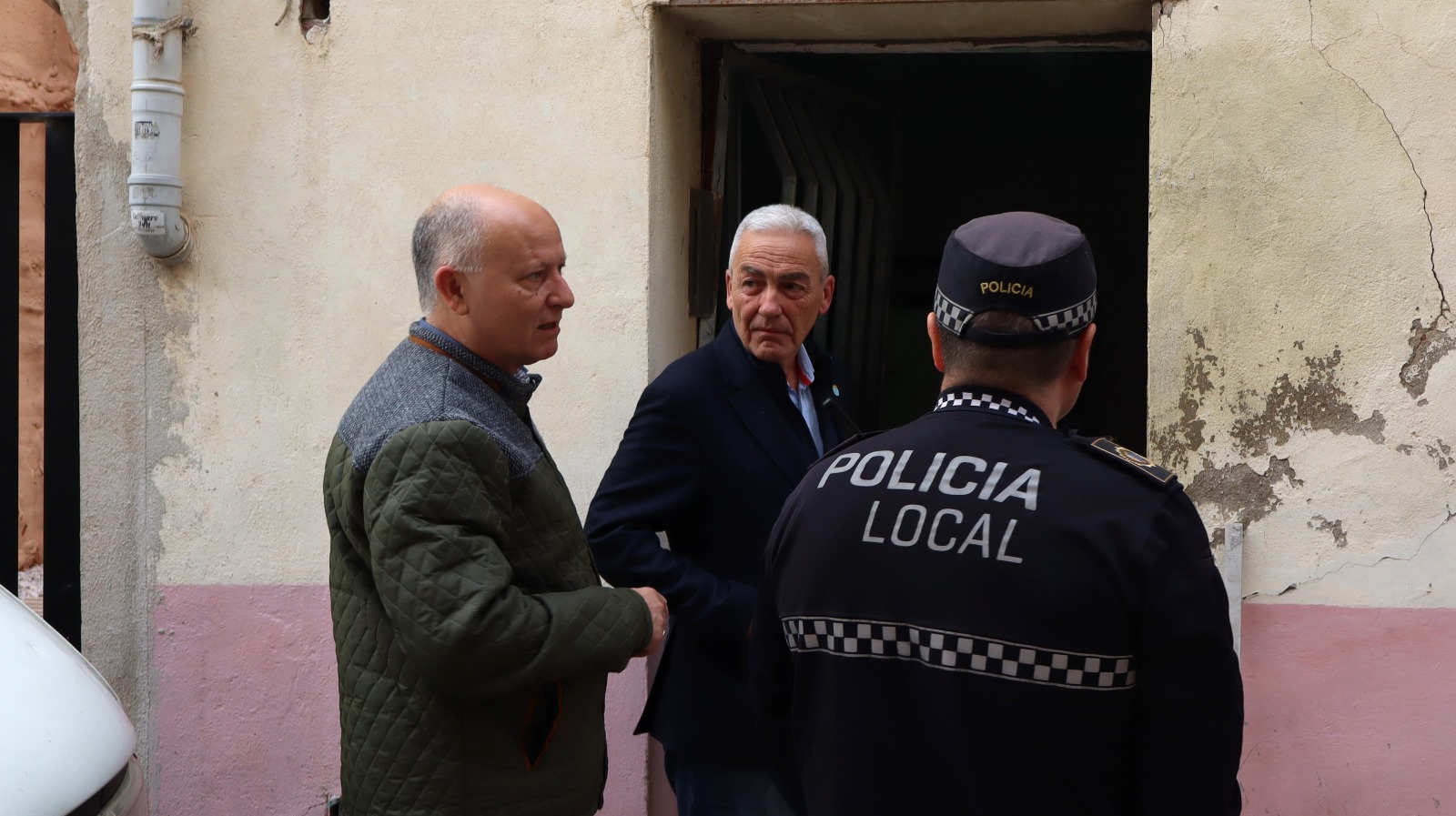 Burriana executa el tapiat de l’immoble en ruïna del carrer Sant Pasqual per a impedir l’accés