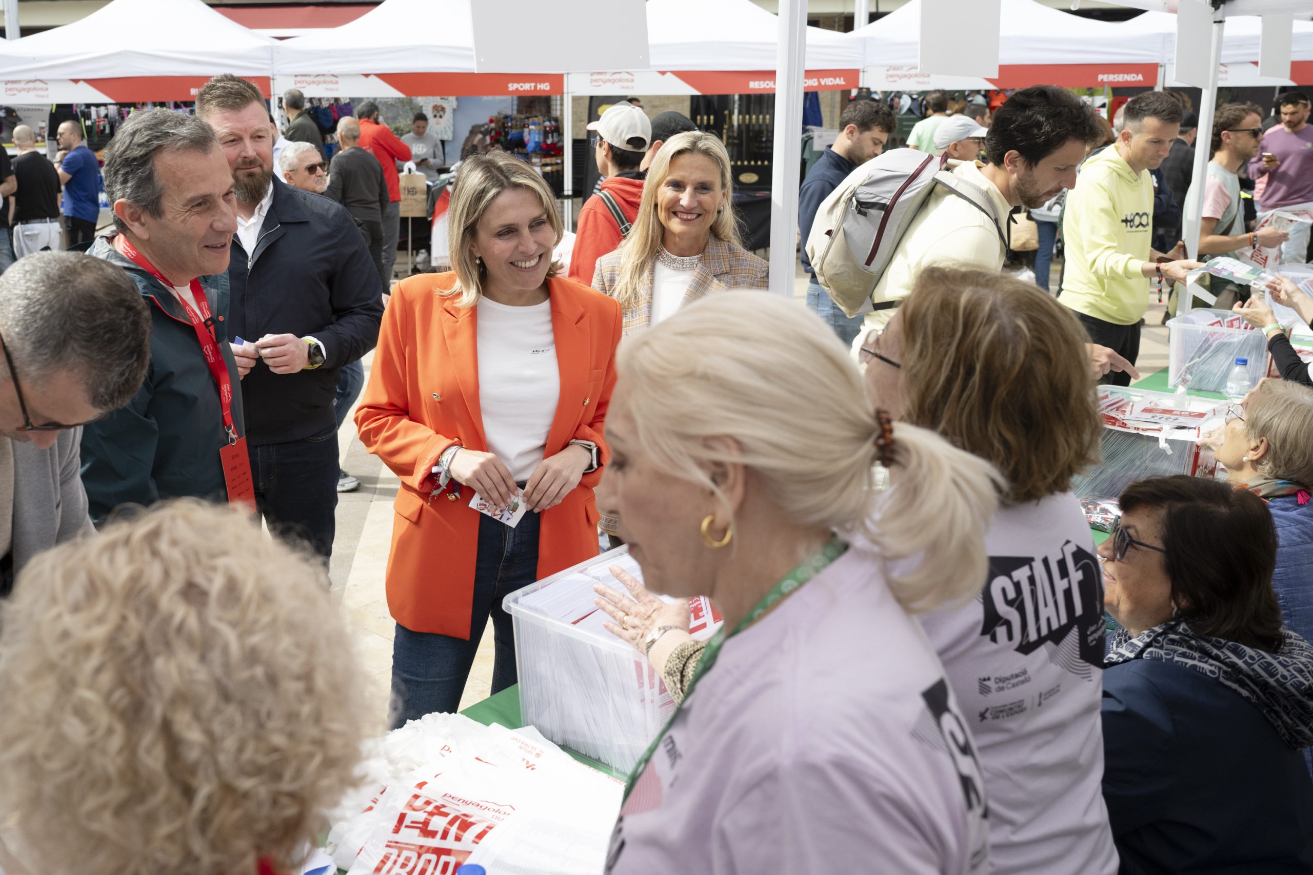 Marta Barrachina visita la Fira del Corredor de la ASICS Penyagolosa Trails i anima a gaudir este dissabte de “la gran festa del trail running”