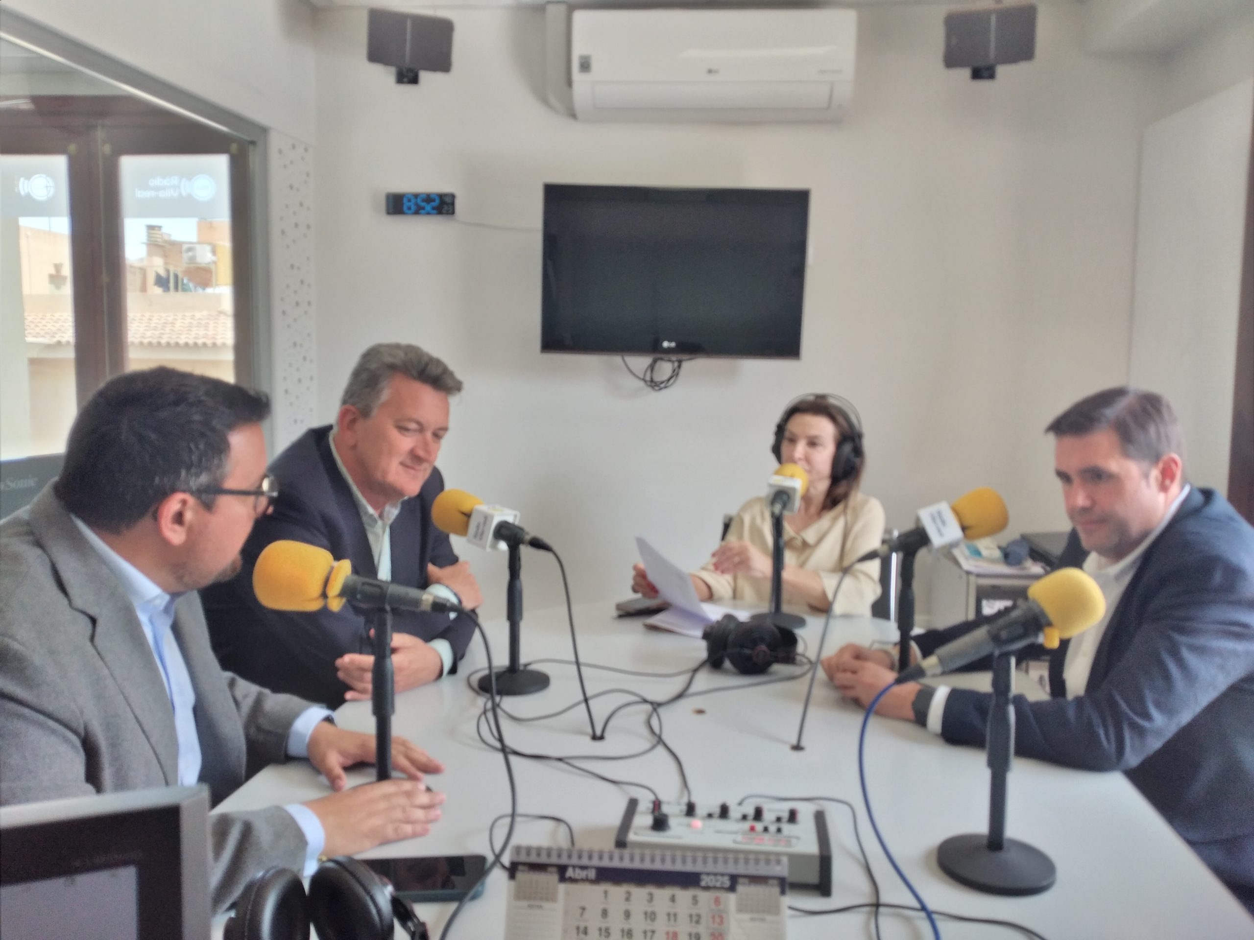 Hui el regidor i portaveu del PP a Vila-real ens ha visitat amb el Conseller Vicente Martínez Mus i el Senador Jaume Llorens