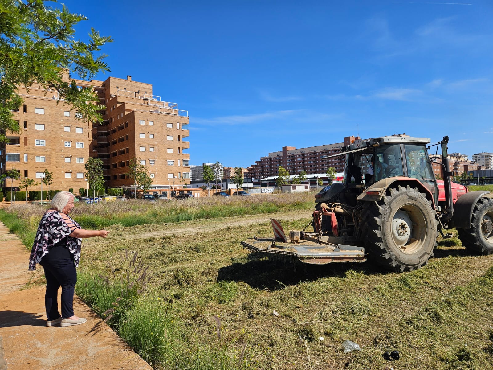 El Ayuntamiento de Oropesa del Mar refuerza la limpieza y desbroce de solares municipales y recuerda a los propietarios particulares la obligación de sanearlos