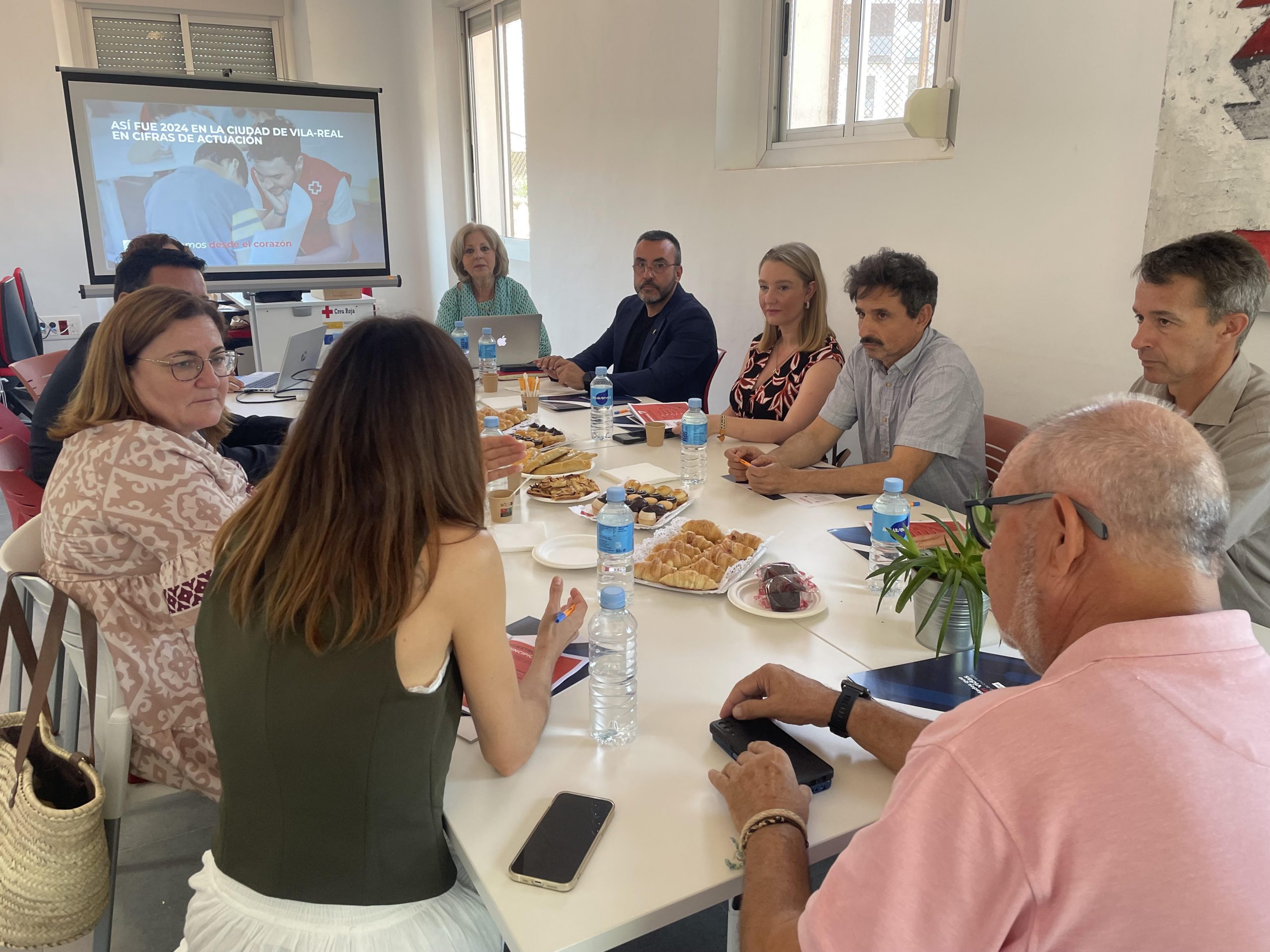 Creu Roja Vila-real exposa la labor realitzada el 2024 als representants municipals
