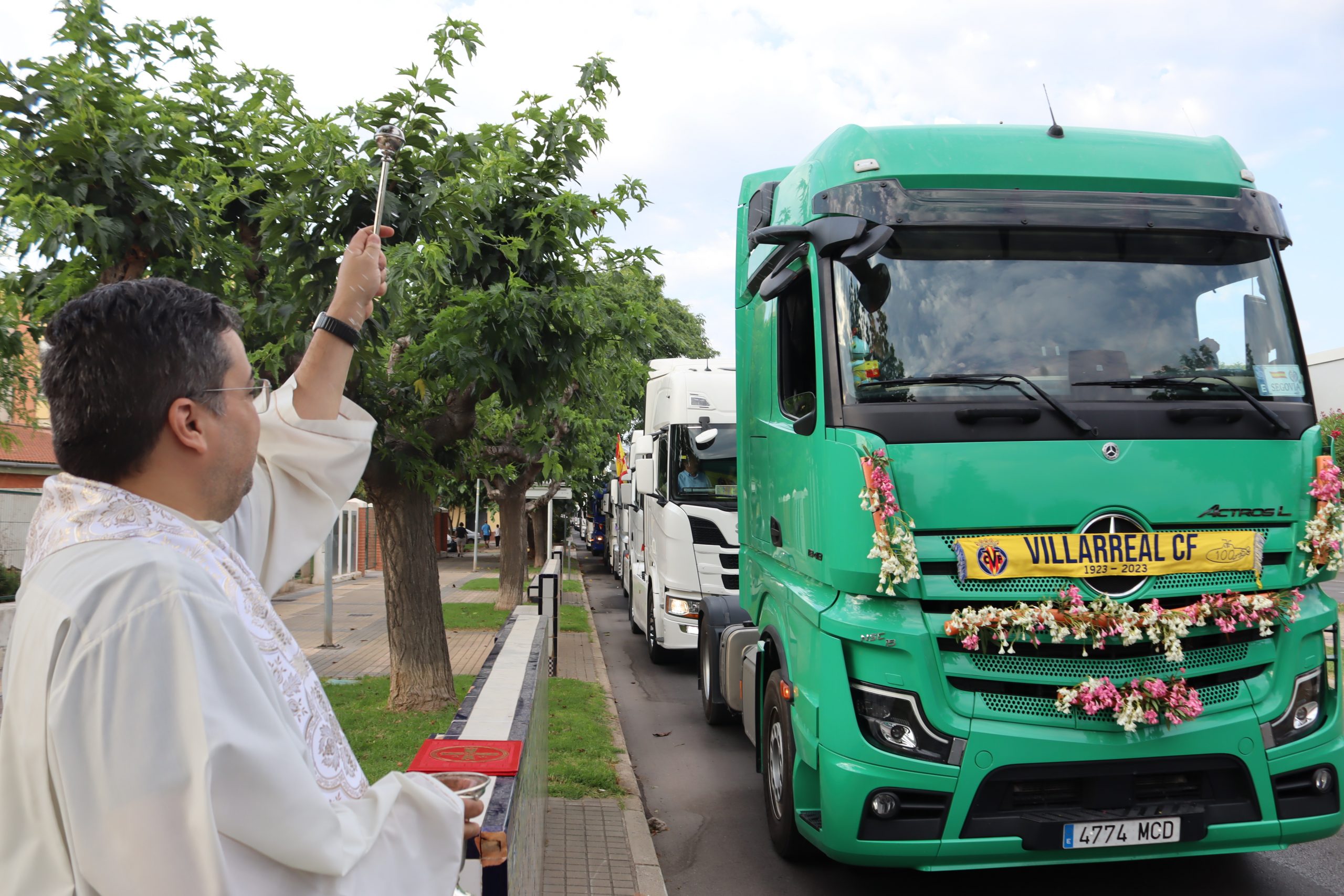 Vila-real celebra la festa de Sant Cristòfol amb la benedicció i desfilada de camions